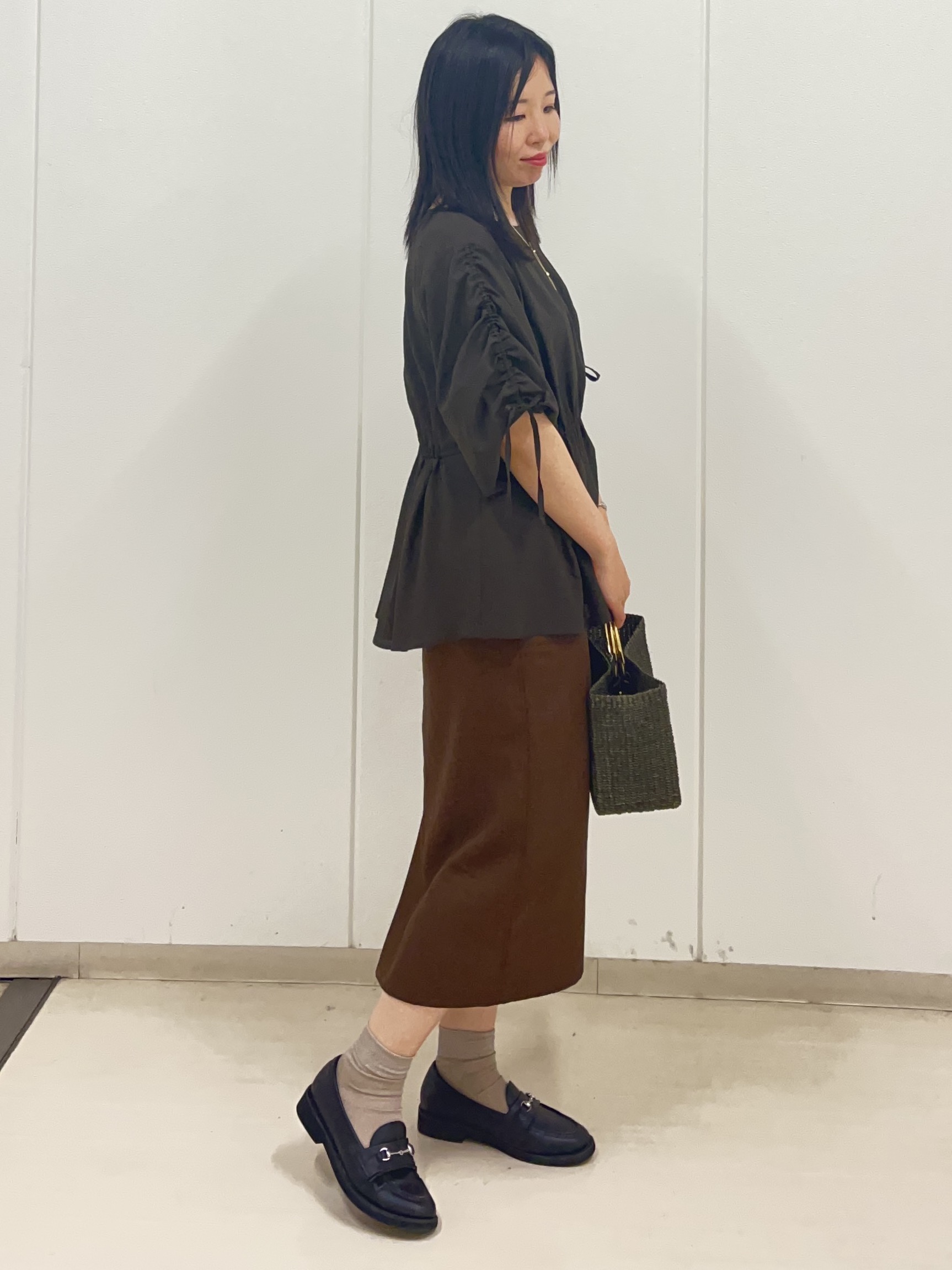 Rihoさんの「Reflect｜【通気性あり／涼しい／マシンウォッシャブル】ウエストギャザーブラウス」を使ったコーディネート