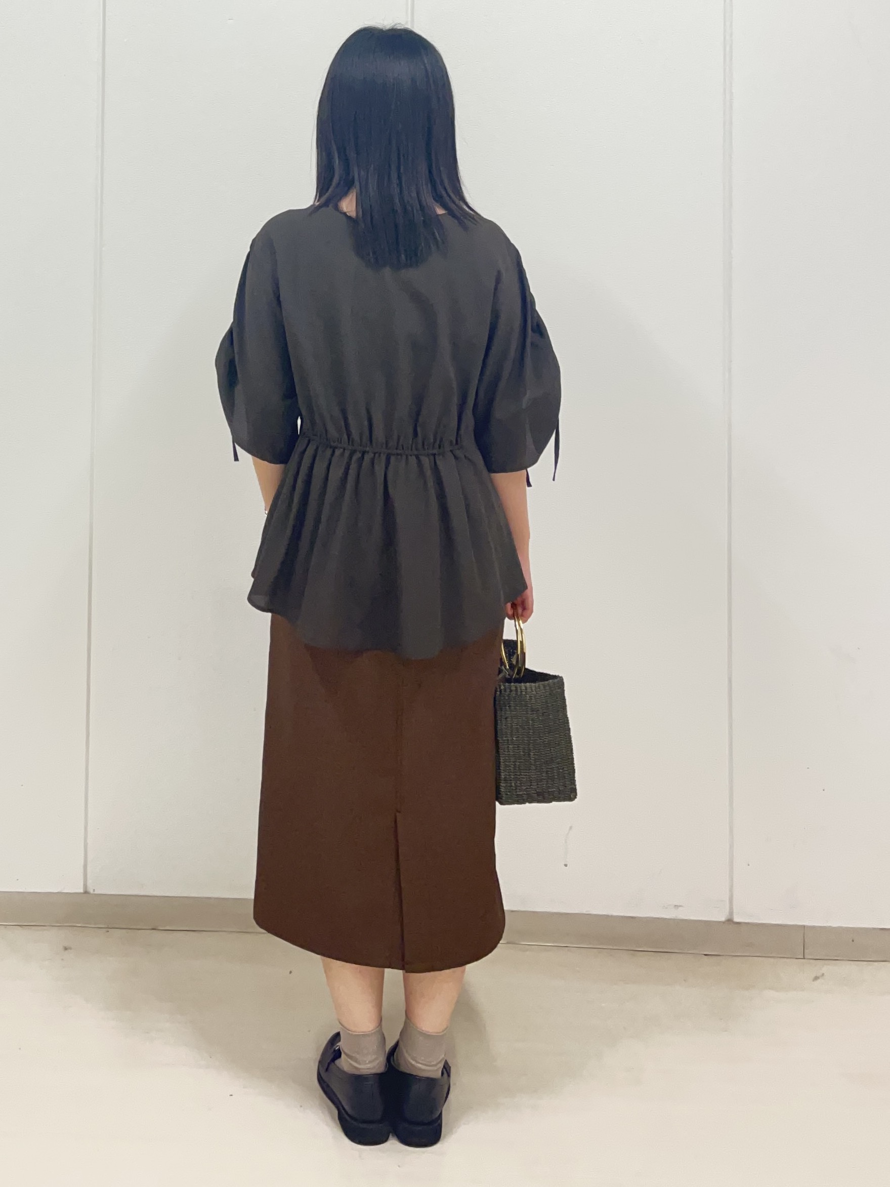 Rihoさんの「Reflect｜【通気性あり／涼しい／マシンウォッシャブル】ウエストギャザーブラウス」を使ったコーディネート
