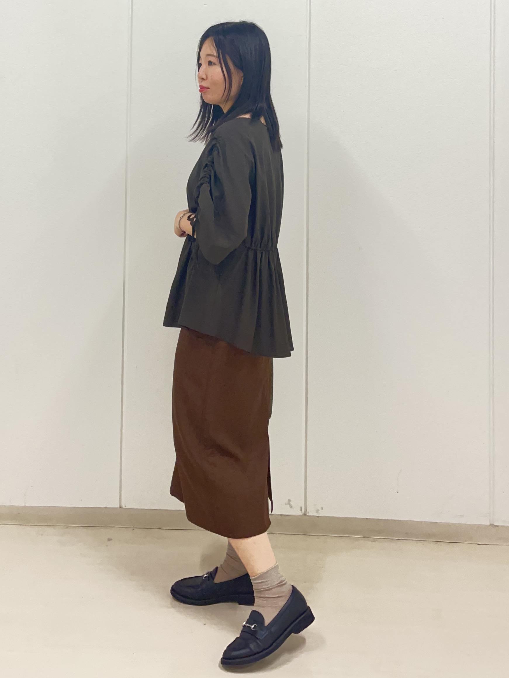 Rihoさんの「Reflect｜【通気性あり／涼しい／マシンウォッシャブル】ウエストギャザーブラウス」を使ったコーディネート