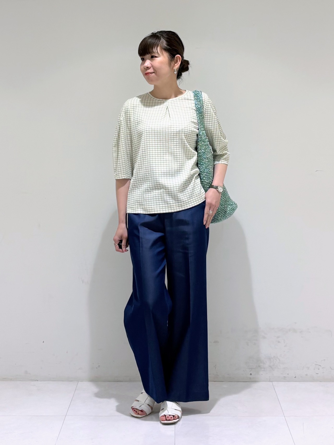 tsuyuさんの「INDIVI｜【大人カジュアル】メタリックかぎ編みボトルバッグ」を使ったコーディネート