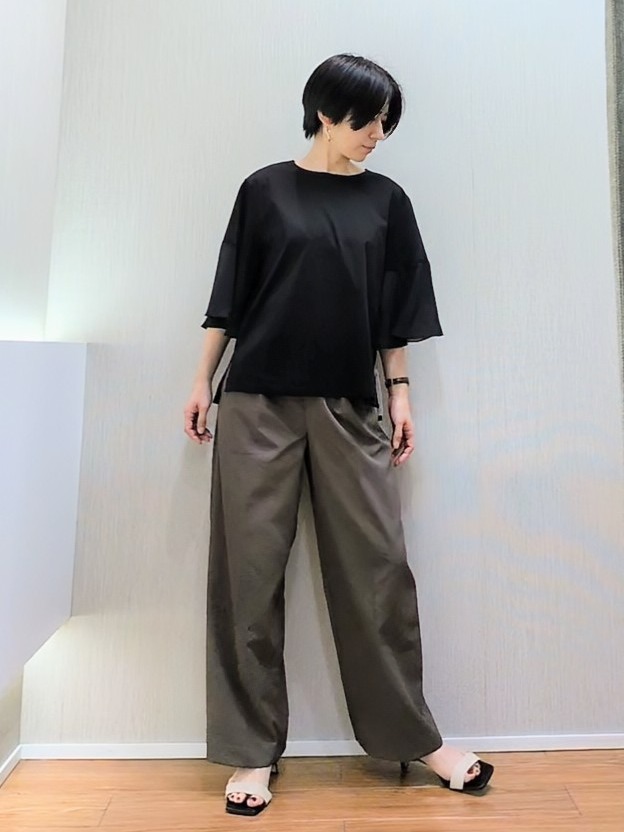 ミズタさんの「UNTITLED｜【楽な穿き心地/UV/接触冷感】クリーンワイドパンツ」を使ったコーディネート