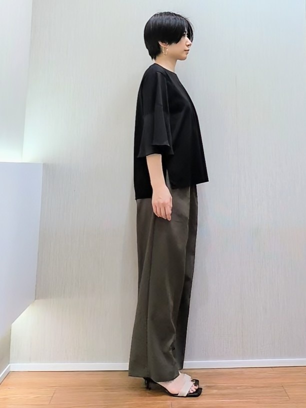 ミズタさんの「UNTITLED｜【楽な穿き心地/UV/接触冷感】クリーンワイドパンツ」を使ったコーディネート
