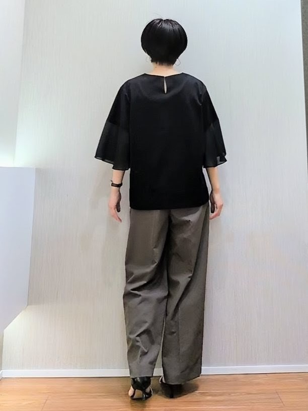 ミズタさんの「UNTITLED｜【楽な穿き心地/UV/接触冷感】クリーンワイドパンツ」を使ったコーディネート