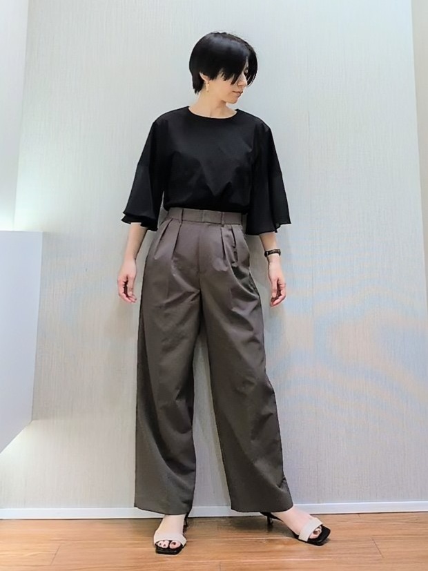 ミズタさんの「UNTITLED｜【楽な穿き心地/UV/接触冷感】クリーンワイドパンツ」を使ったコーディネート