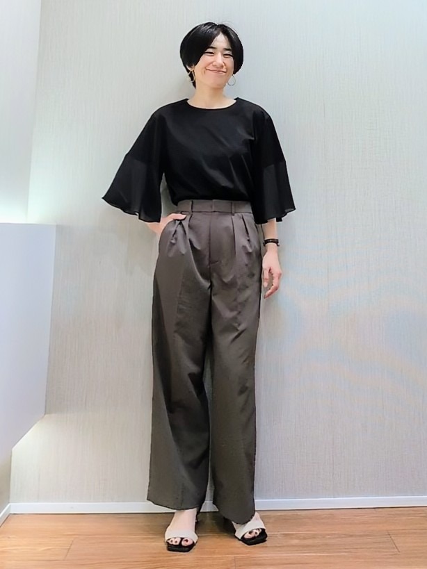 ミズタさんの「UNTITLED｜【楽な穿き心地/UV/接触冷感】クリーンワイドパンツ」を使ったコーディネート