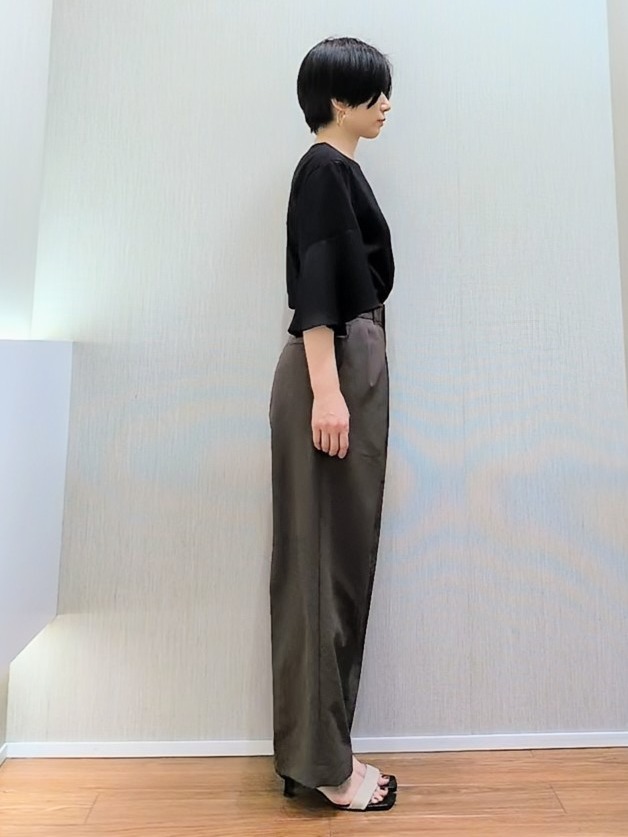 ミズタさんの「UNTITLED｜【楽な穿き心地/UV/接触冷感】クリーンワイドパンツ」を使ったコーディネート