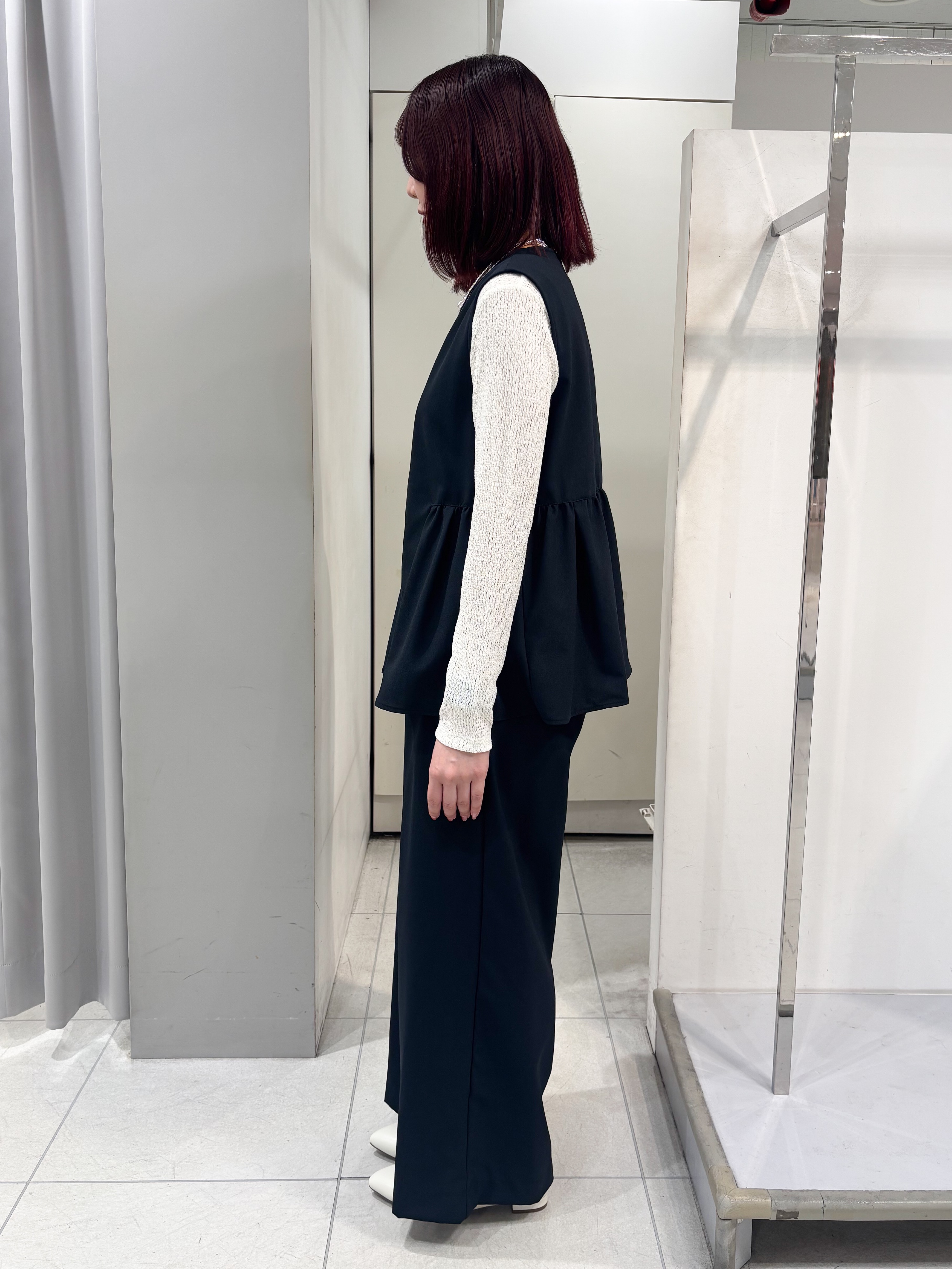 yuiさんの「Reflect｜【インナーにおすすめ◎】クルーネックレースジャージトップス」を使ったコーディネート