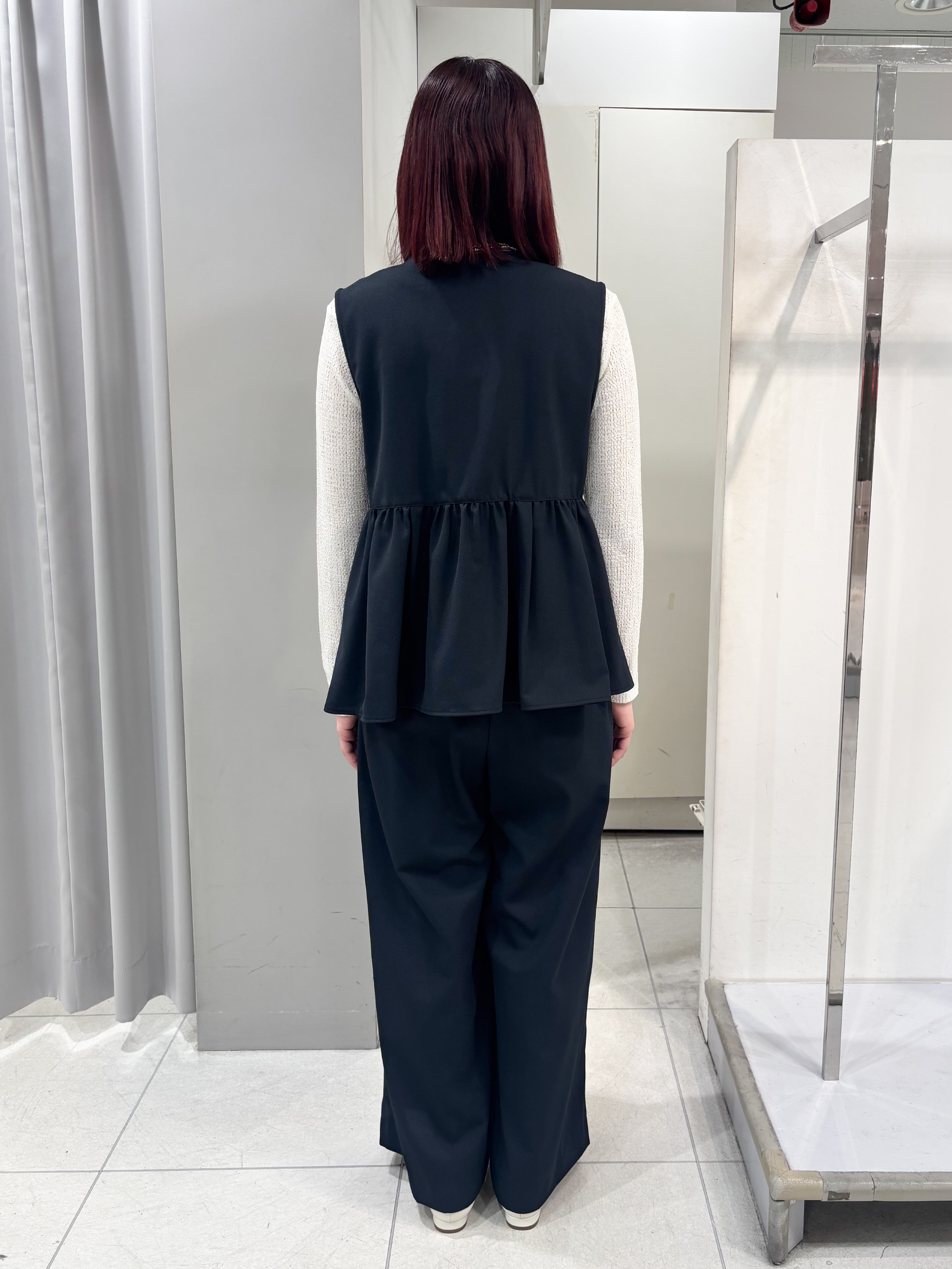 yuiさんの「Reflect｜【インナーにおすすめ◎】クルーネックレースジャージトップス」を使ったコーディネート