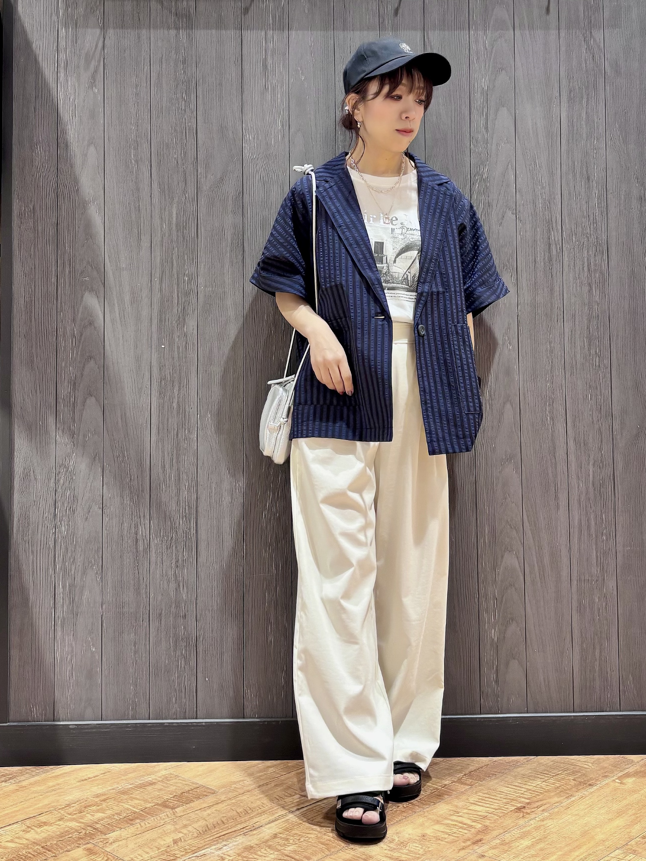 meiさんの「SHOO･LA･RUE｜【ひんやり/吸水速乾/セットアップ可】羽織るだけで主役になる サッカーストライプシャツジャケット」を使ったコーディネート