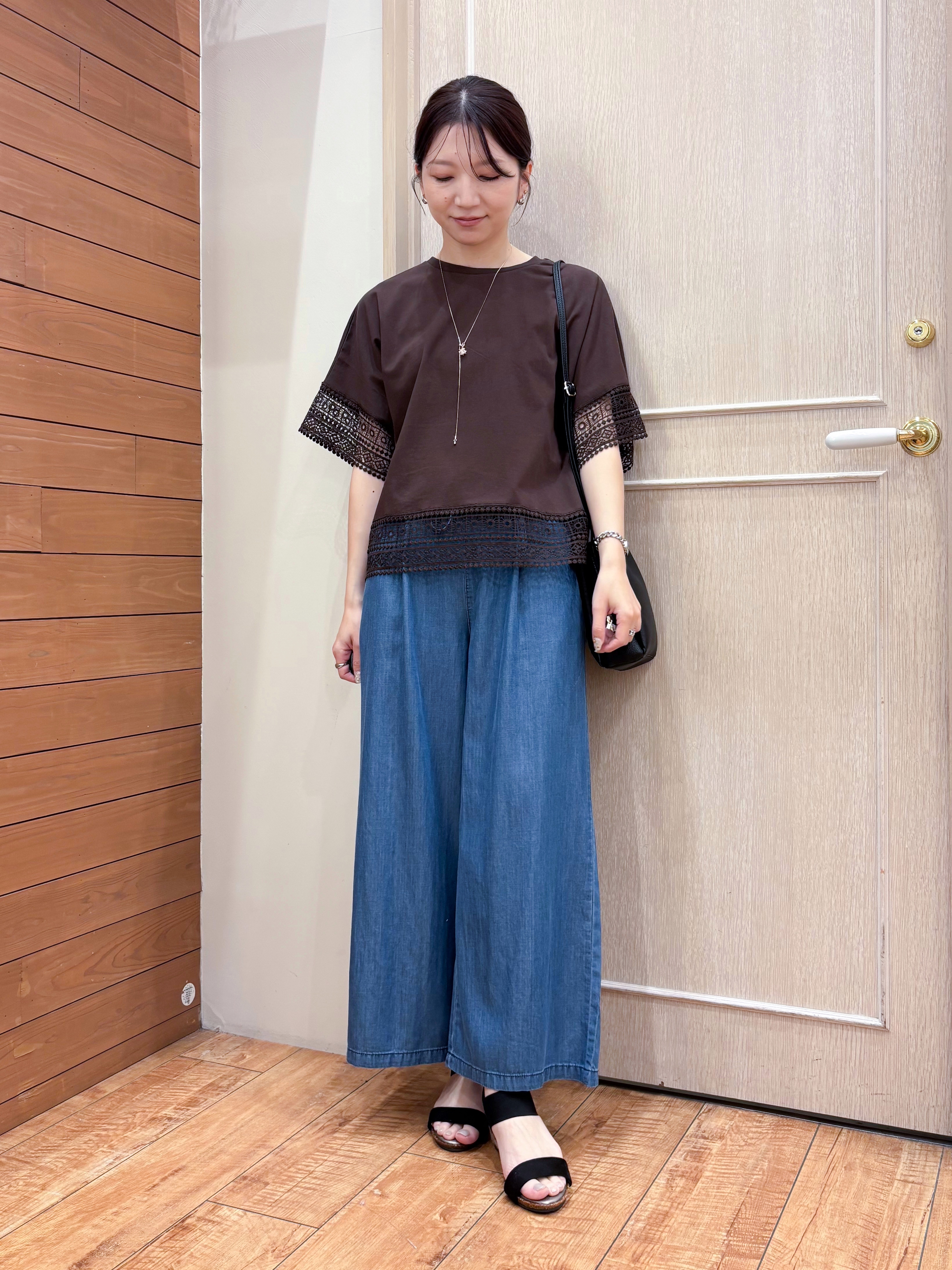 なみさんの「SHOO･LA･RUE｜【洗濯機可/ひんやり/体型カバー/S-LL】レース使いがポイント デザインTシャツ」を使ったコーディネート