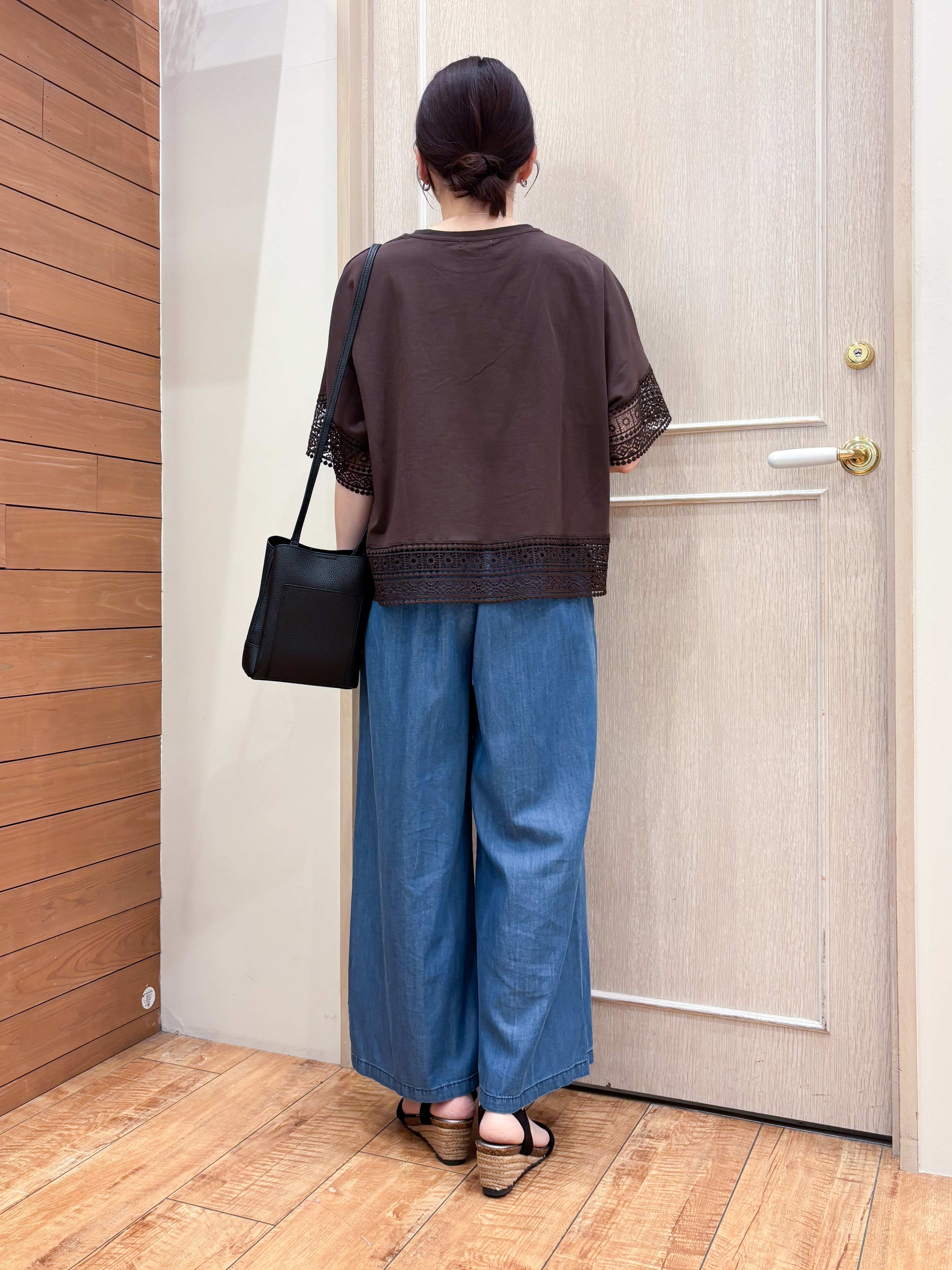 なみさんの「SHOO･LA･RUE｜【洗濯機可/ひんやり/体型カバー/S-LL】レース使いがポイント デザインTシャツ」を使ったコーディネート