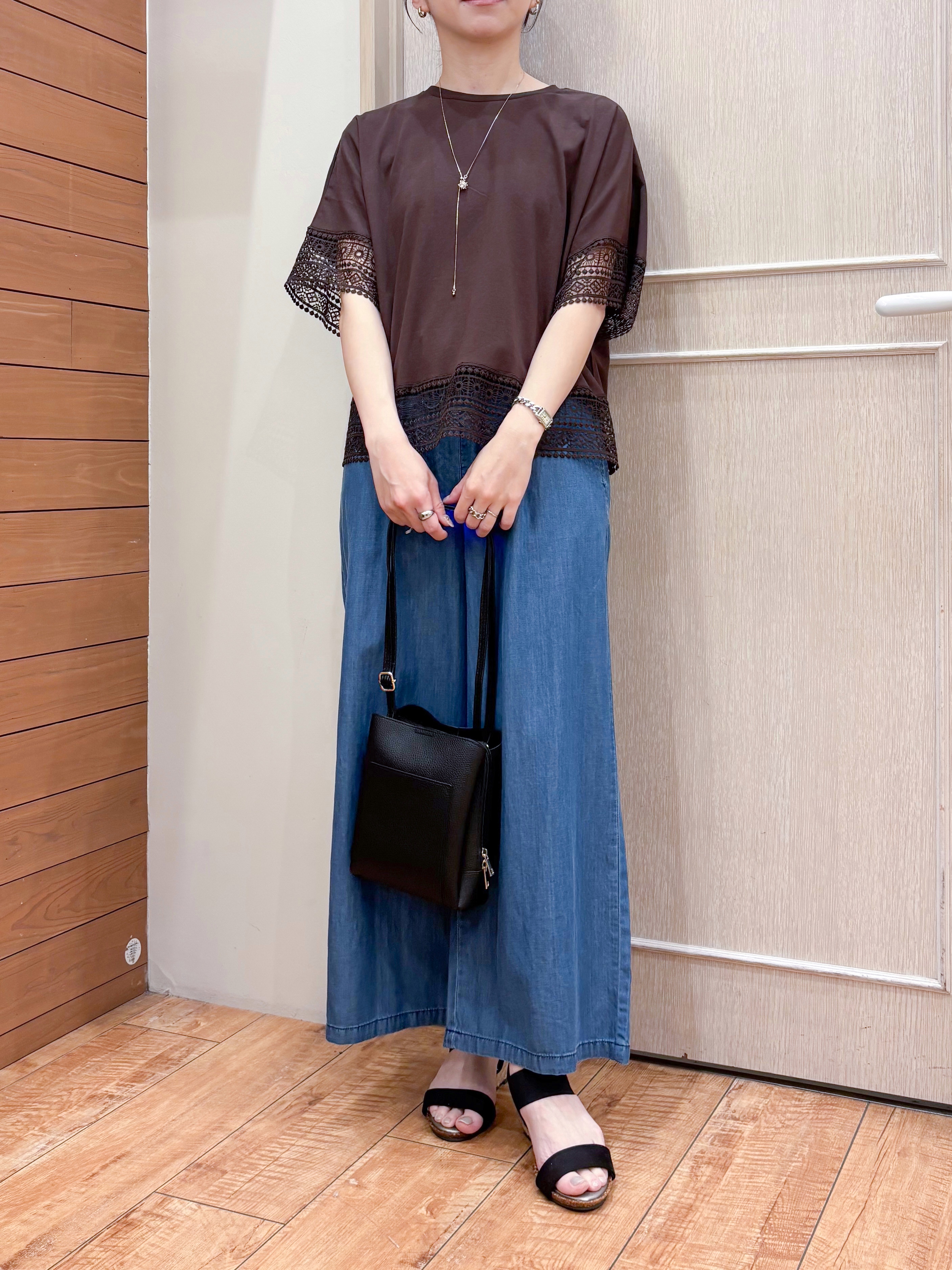 なみさんの「SHOO･LA･RUE｜【洗濯機可/ひんやり/体型カバー/S-LL】レース使いがポイント デザインTシャツ」を使ったコーディネート