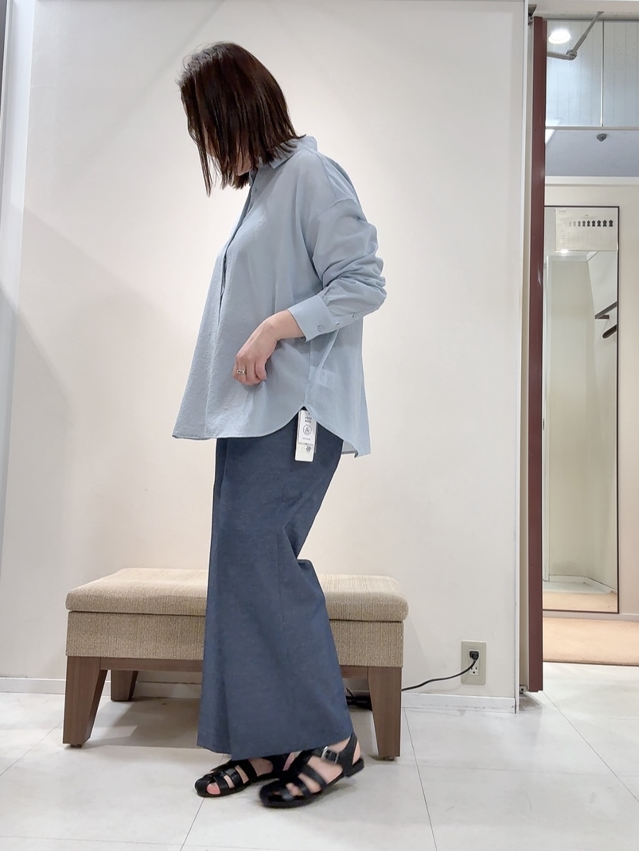 YUIさんの「UNTITLED｜【2WAY/マシンウォッシャブル】カシュクールデザインシャツ」を使ったコーディネート
