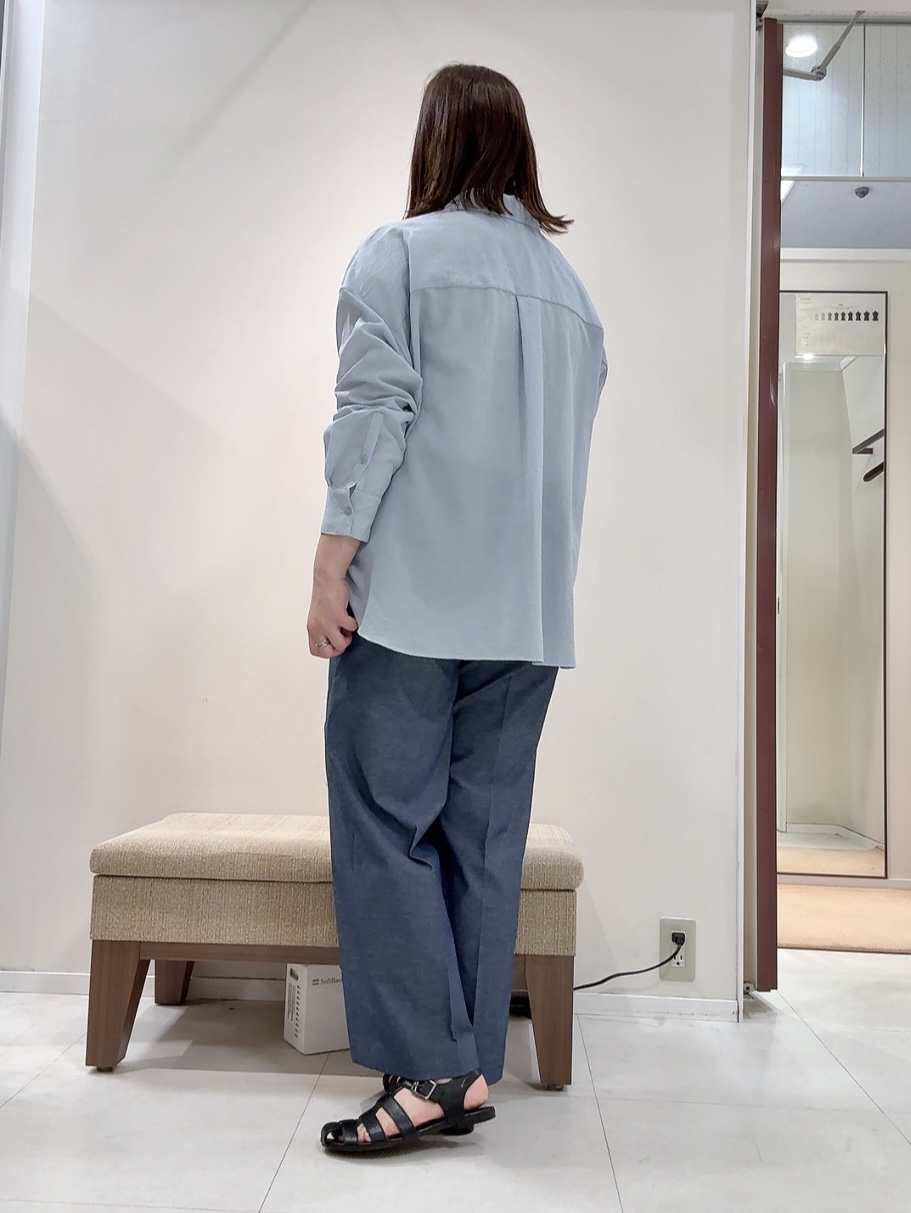 YUIさんの「UNTITLED｜【2WAY/マシンウォッシャブル】カシュクールデザインシャツ」を使ったコーディネート