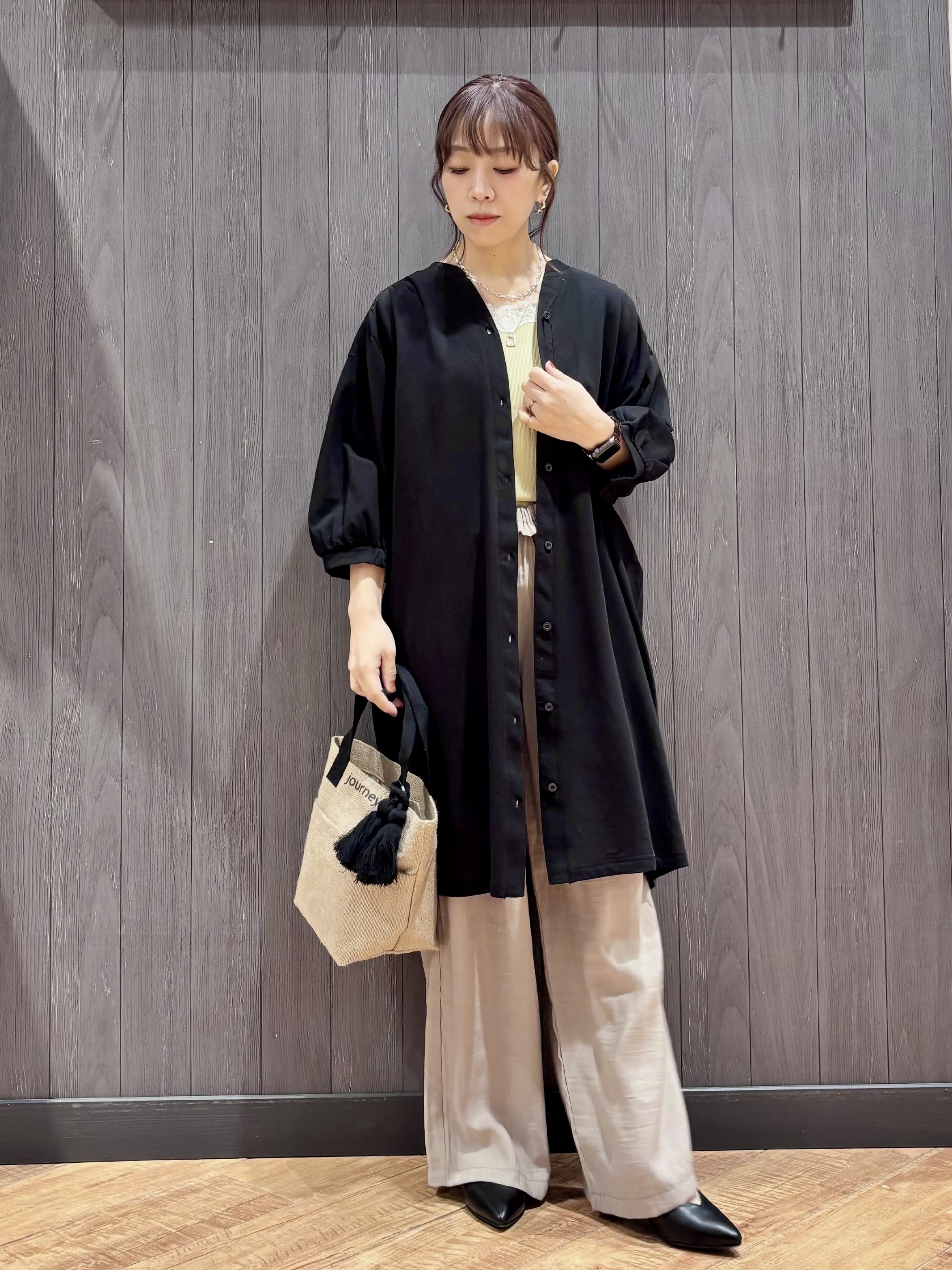 meiさんの「SHOO･LA･RUE｜【洗濯機可/S-LL】1枚でも羽織でも キーネックシャツワンピース」を使ったコーディネート