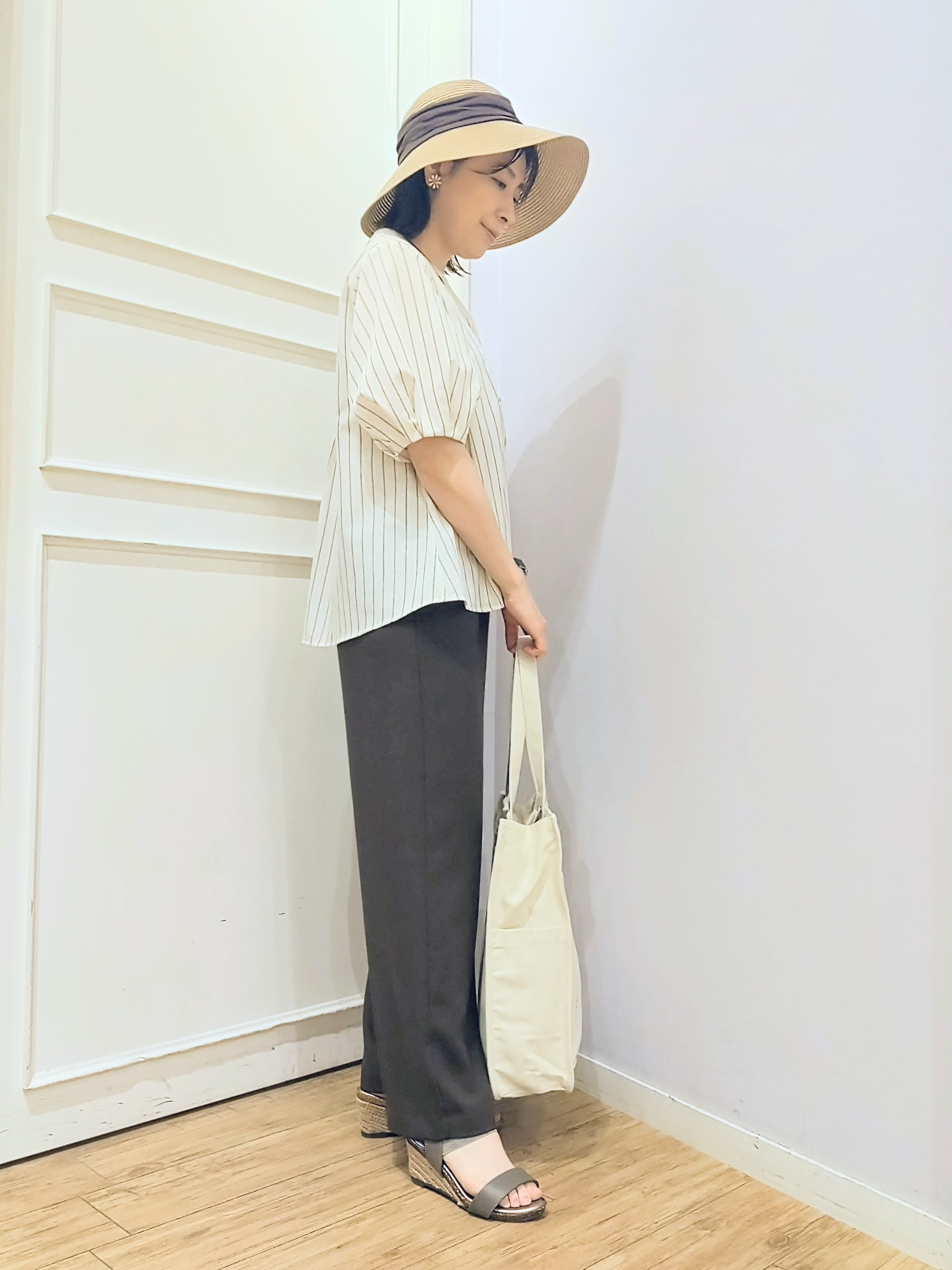 miomioさんの「SHOO･LA･RUE｜【高レビュー/洗濯後しわになりにくい/インせず着られる】自然に体型カバー 麻調ペプラムブラウス」を使ったコーディネート