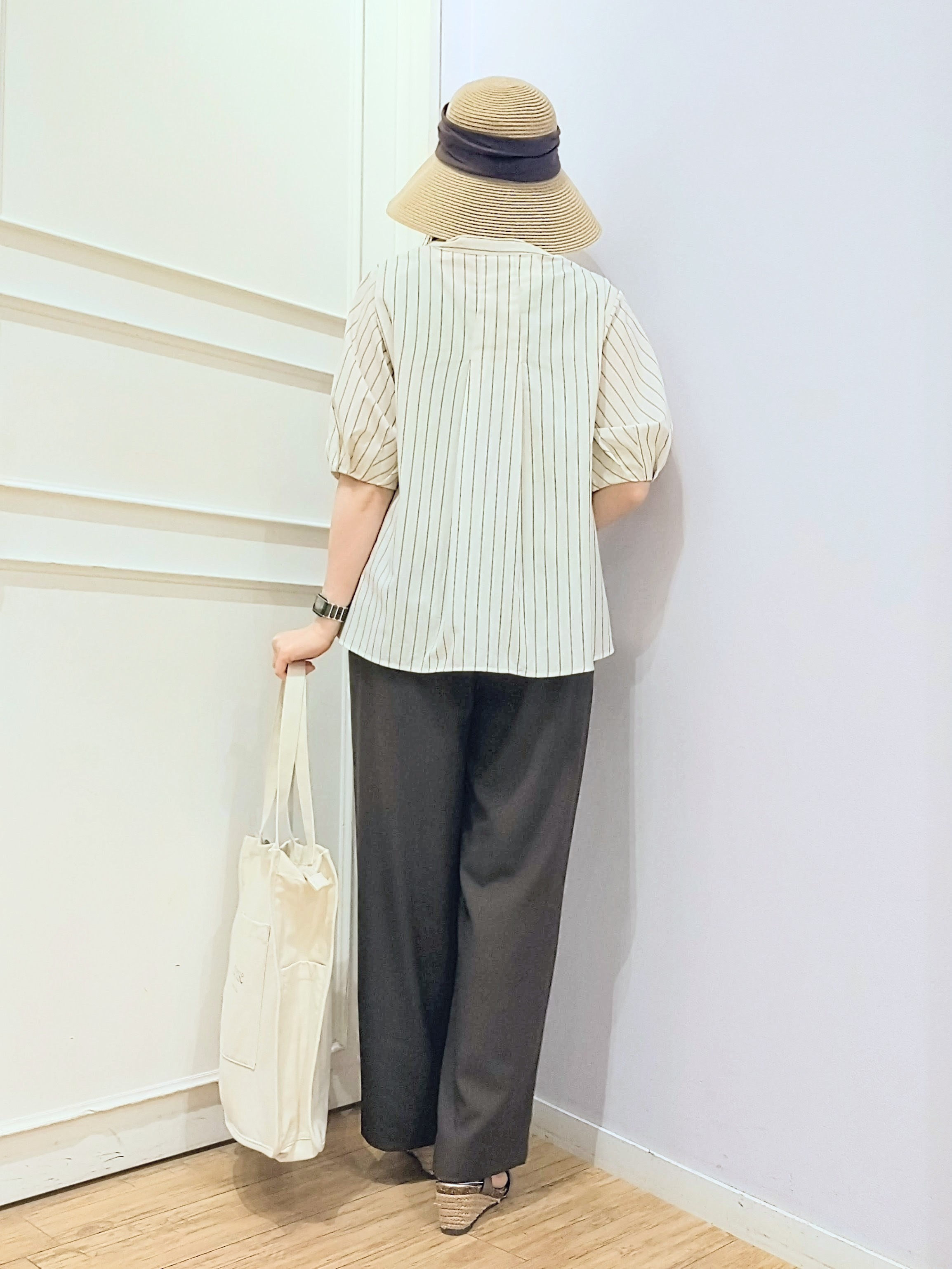 miomioさんの「SHOO･LA･RUE｜【高レビュー/洗濯後しわになりにくい/インせず着られる】自然に体型カバー 麻調ペプラムブラウス」を使ったコーディネート