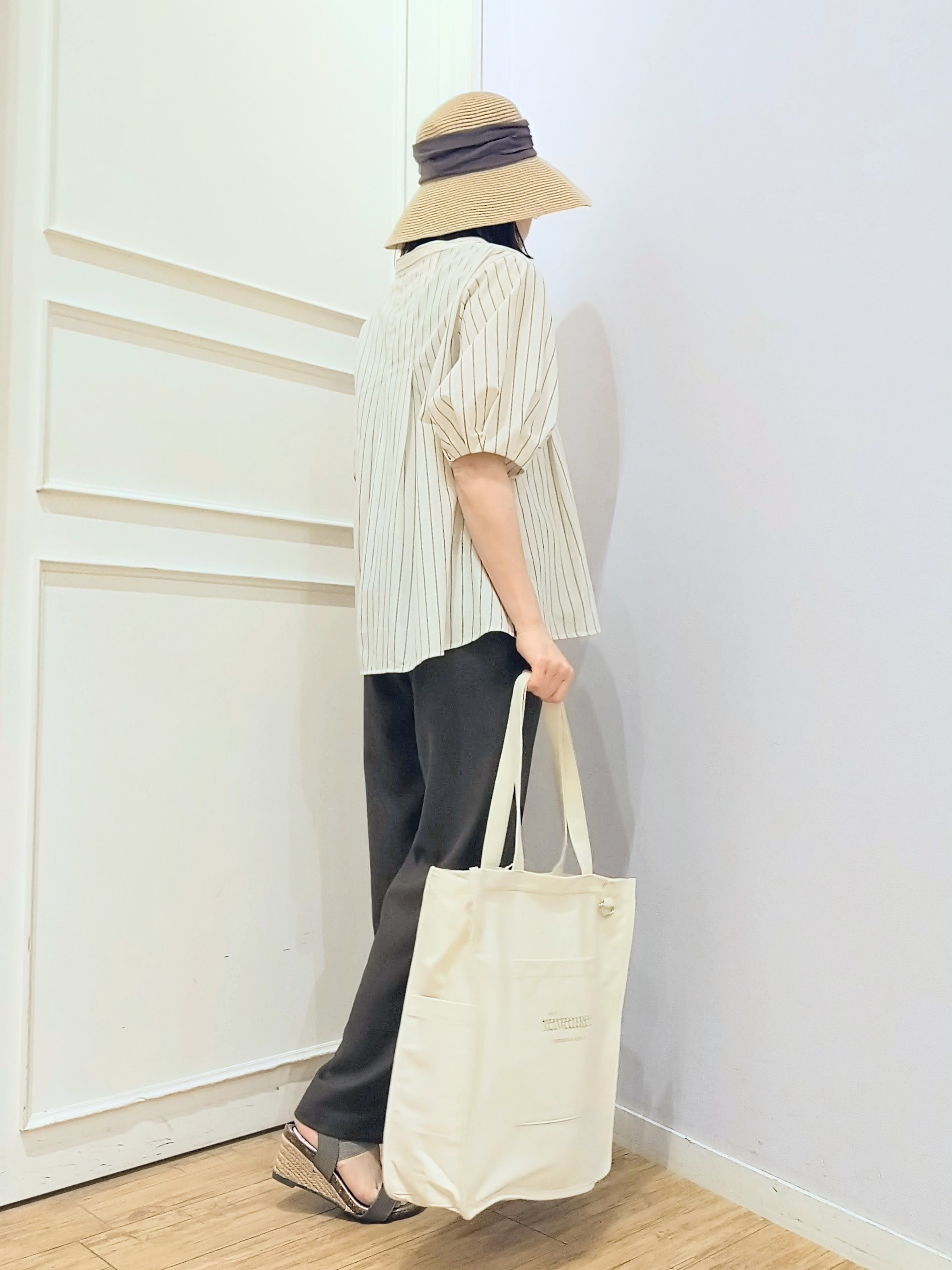 miomioさんの「SHOO･LA･RUE｜【高レビュー/洗濯後しわになりにくい/インせず着られる】自然に体型カバー 麻調ペプラムブラウス」を使ったコーディネート