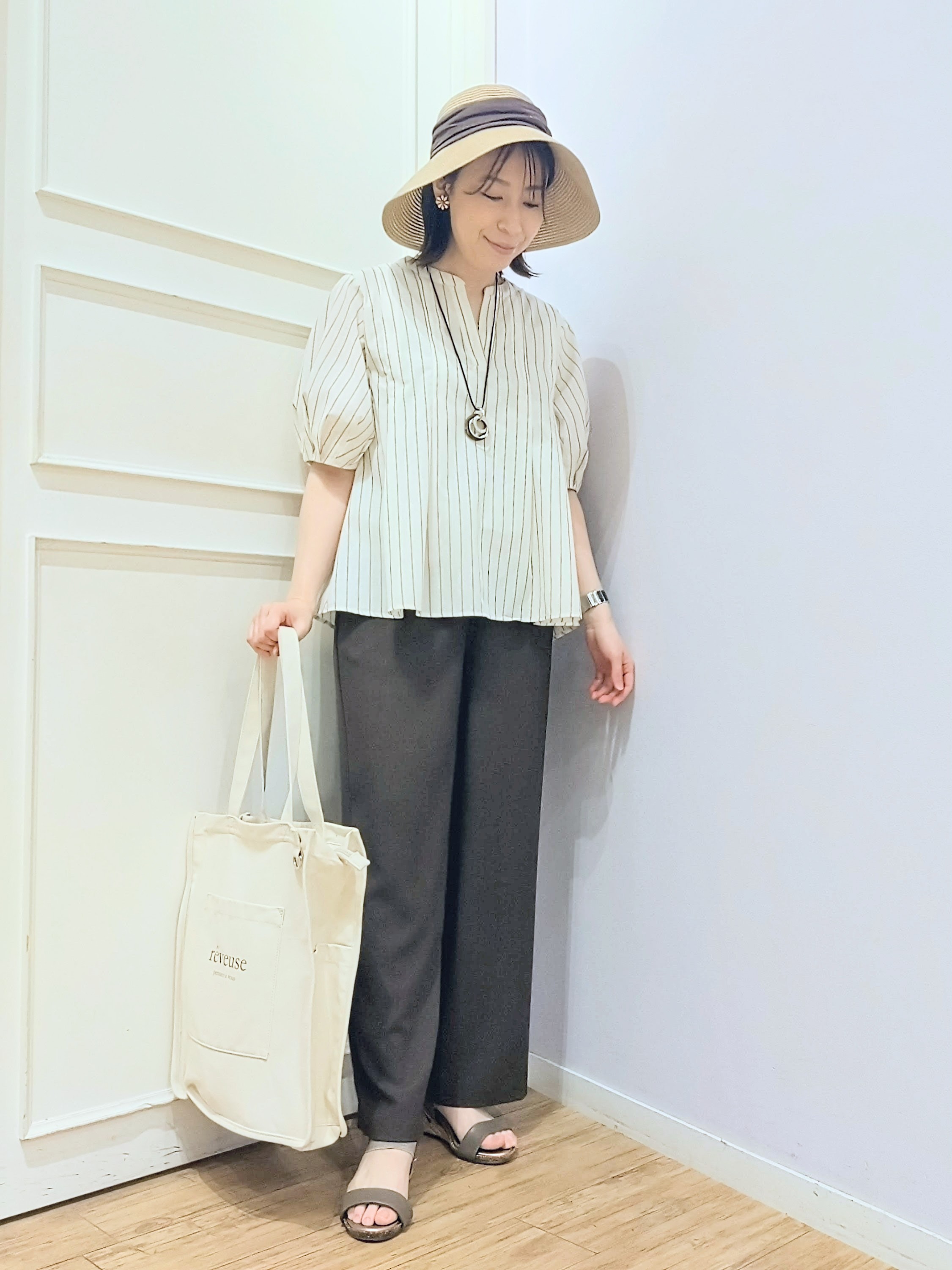 miomioさんの「SHOO･LA･RUE｜【高レビュー/洗濯後しわになりにくい/インせず着られる】自然に体型カバー 麻調ペプラムブラウス」を使ったコーディネート