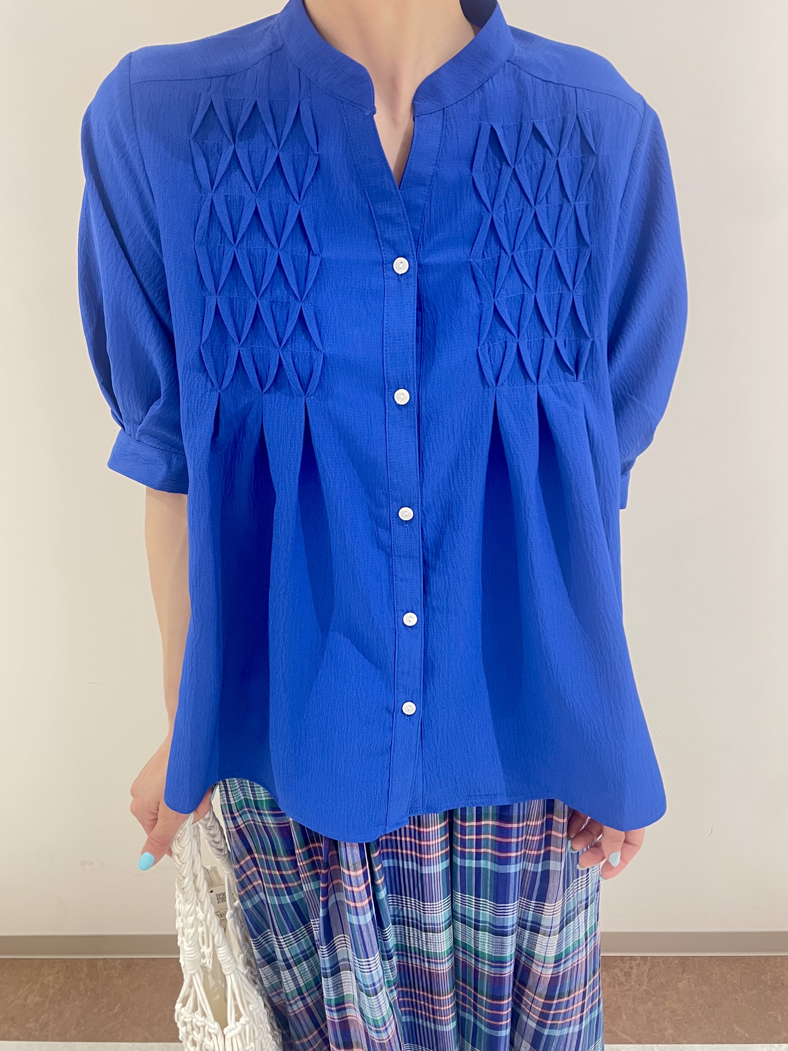 ちいはちさんの「grove｜【貴島明日香さん着用/体型カバー】ON・OFF使えるスモッキングタックブラウス」を使ったコーディネート