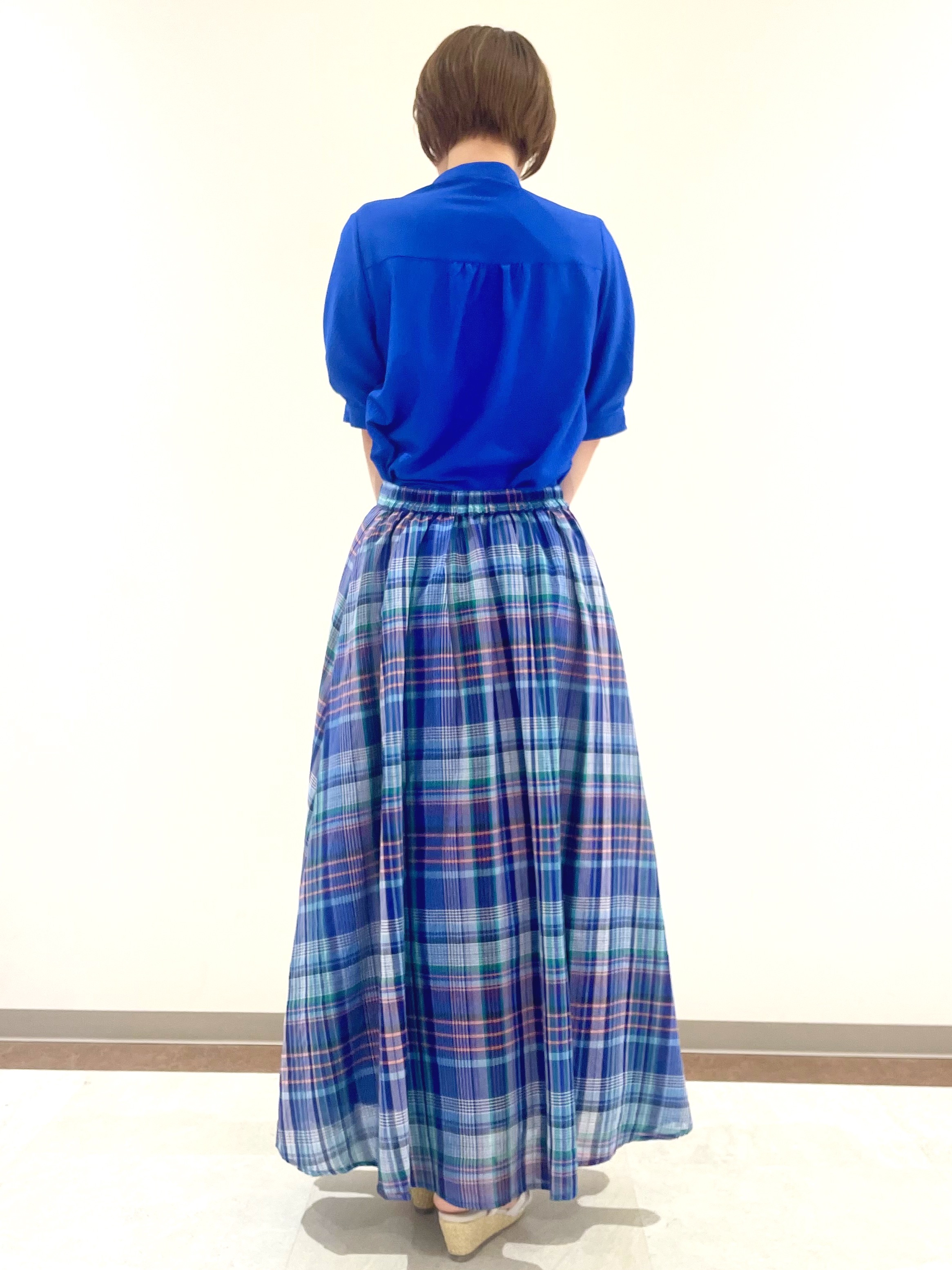 ちいはちさんの「grove｜【貴島明日香さん着用/体型カバー】ON・OFF使えるスモッキングタックブラウス」を使ったコーディネート