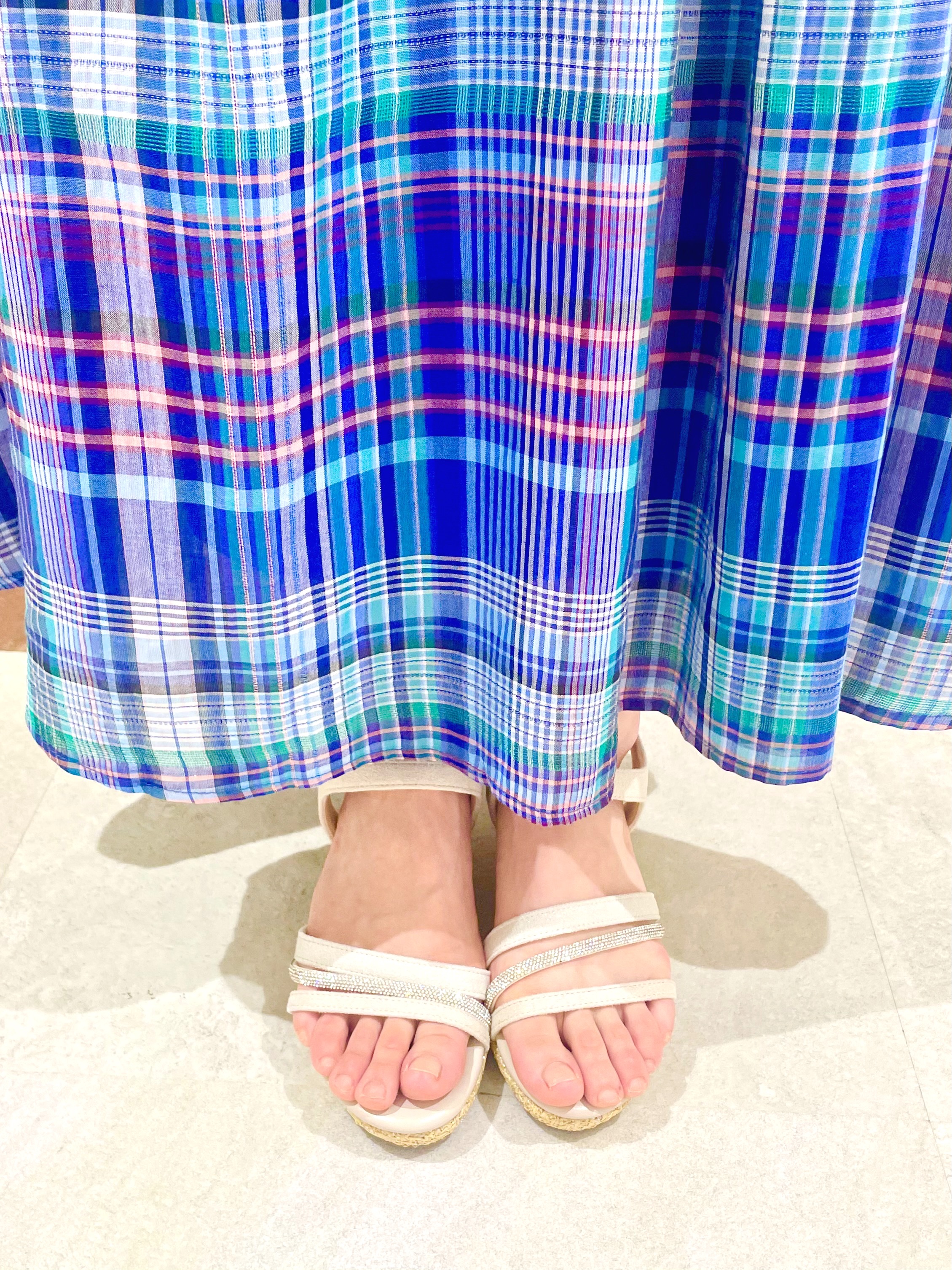 ちいはちさんの「grove｜【貴島明日香さん着用/体型カバー】ON・OFF使えるスモッキングタックブラウス」を使ったコーディネート