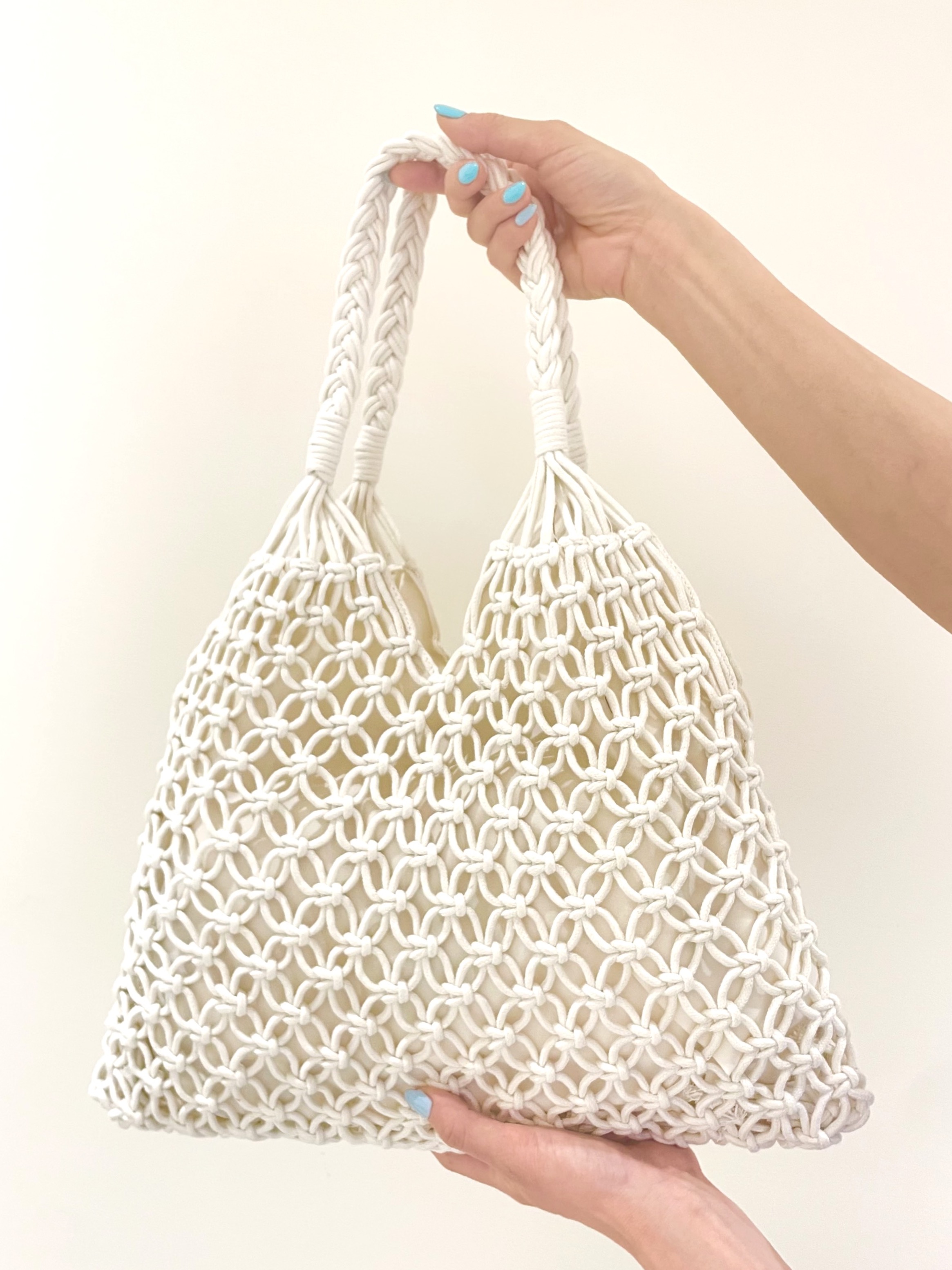 ちいはちさんの「grove｜【貴島明日香さん着用/体型カバー】ON・OFF使えるスモッキングタックブラウス」を使ったコーディネート