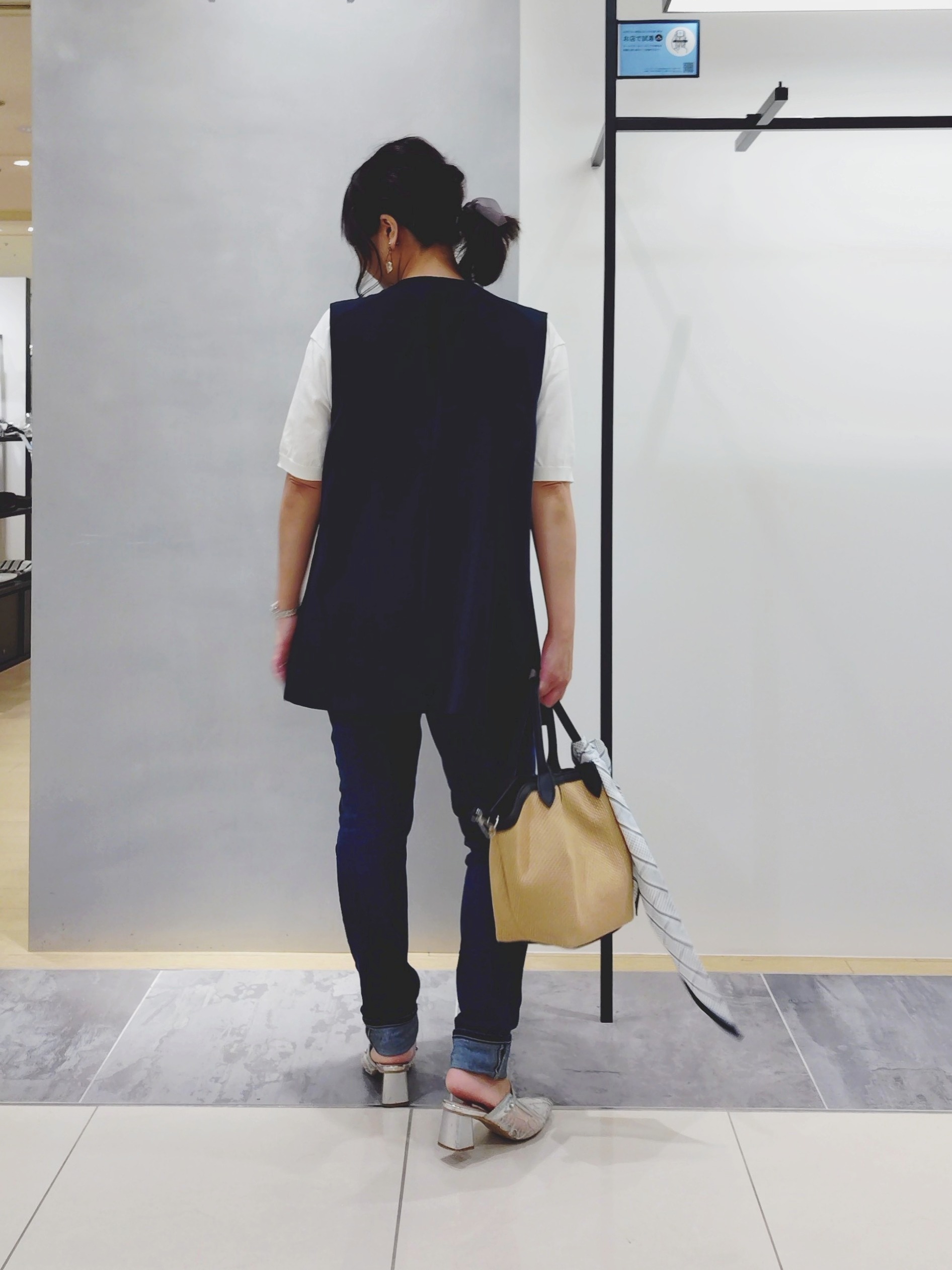 TOMOMIさんの「INDIVI｜【2柄展開】柄デザインスカーフ」を使ったコーディネート