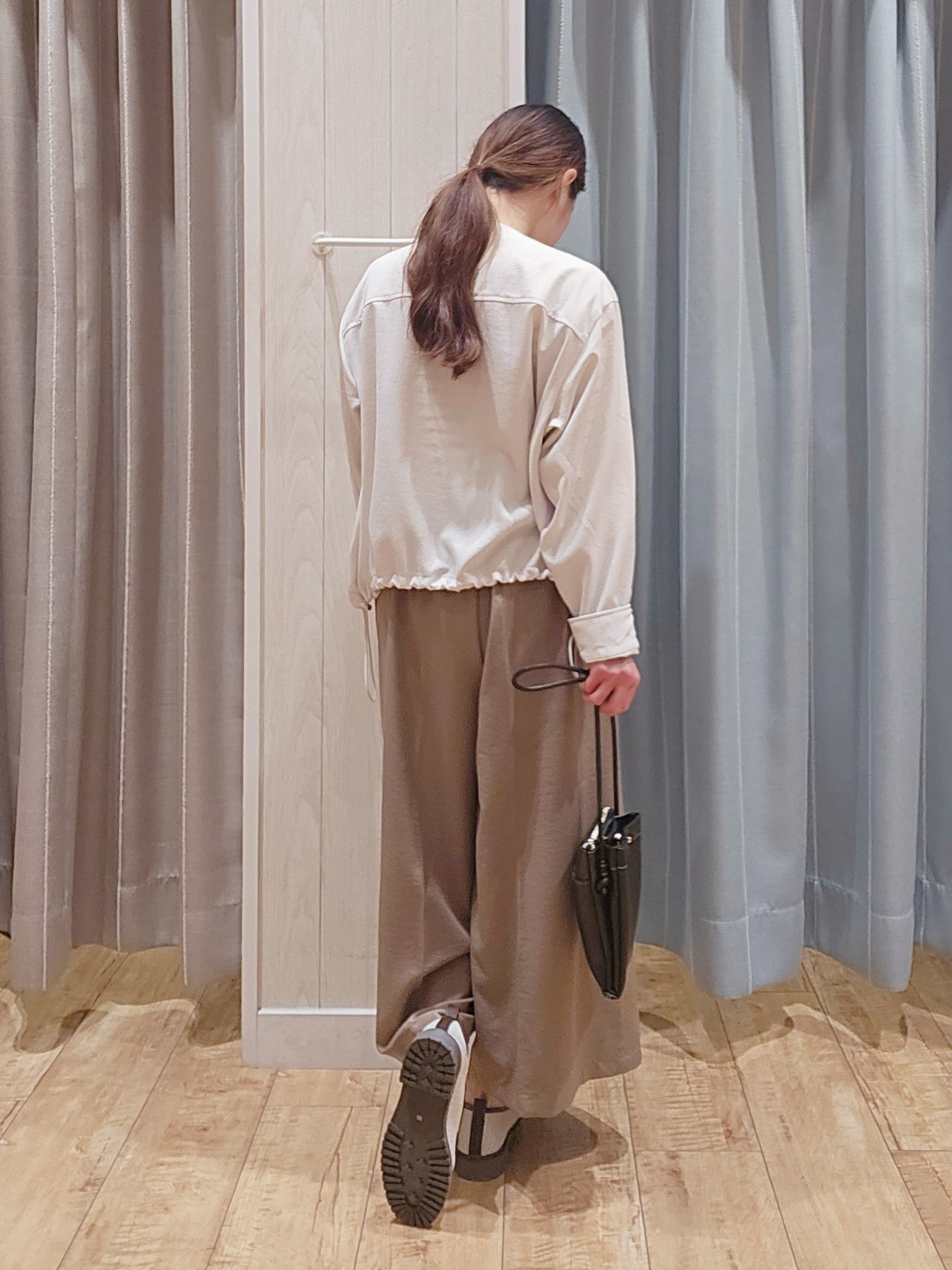 miyaさんの「SHOO･LA･RUE｜【S-LL】サッと羽織れてきれい見え　フラップポケット ノーカラーブルゾン」を使ったコーディネート