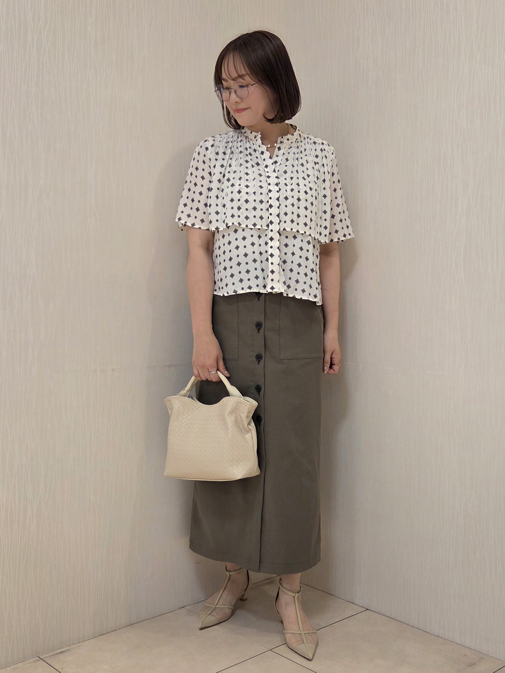 naokoさんの「UNTITLED｜【接触冷感/UVカット/吸水速乾/遮熱】ツイルボタンディティールスカート」を使ったコーディネート