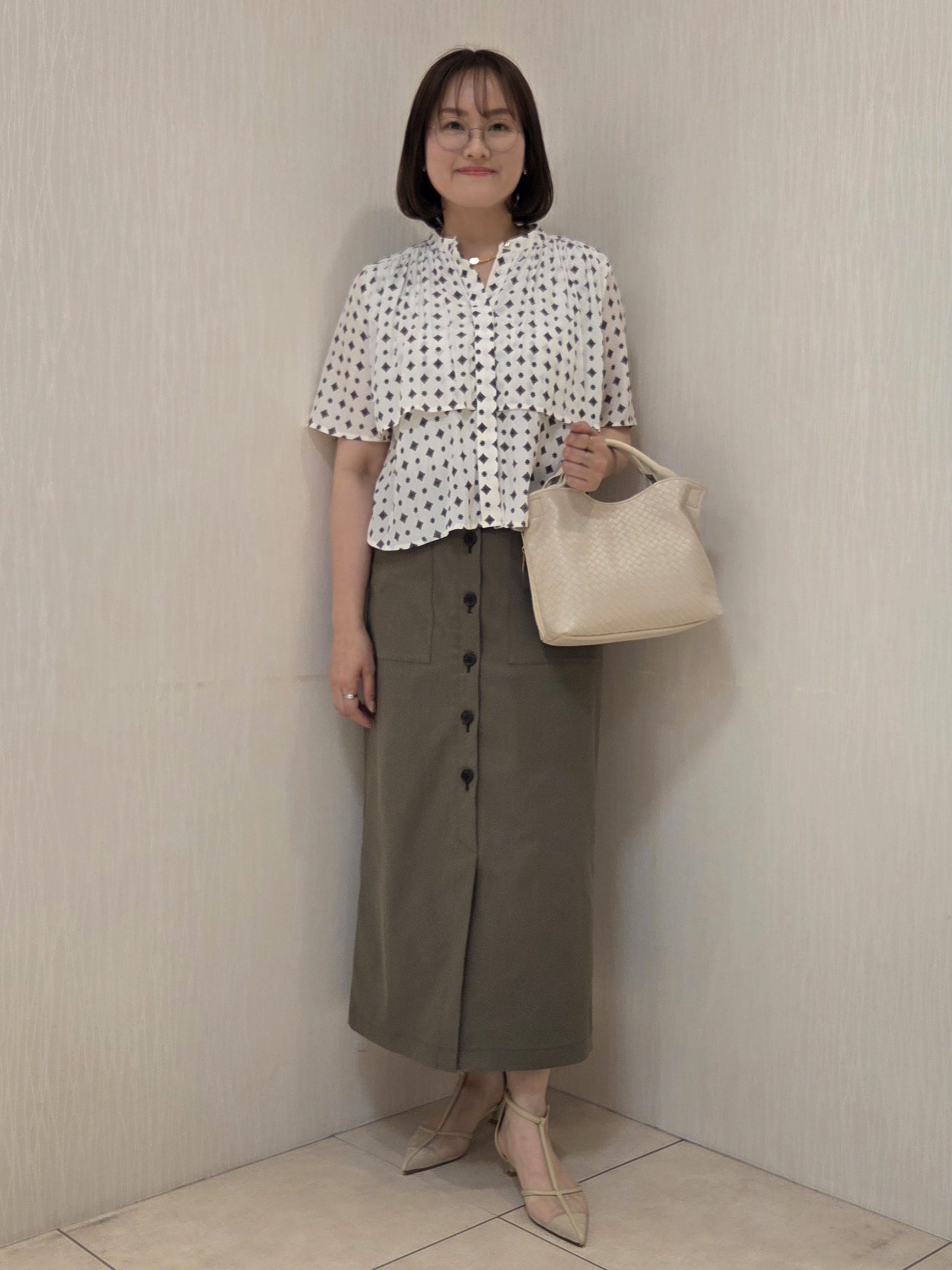 naokoさんの「UNTITLED｜【接触冷感/UVカット/吸水速乾/遮熱】ツイルボタンディティールスカート」を使ったコーディネート
