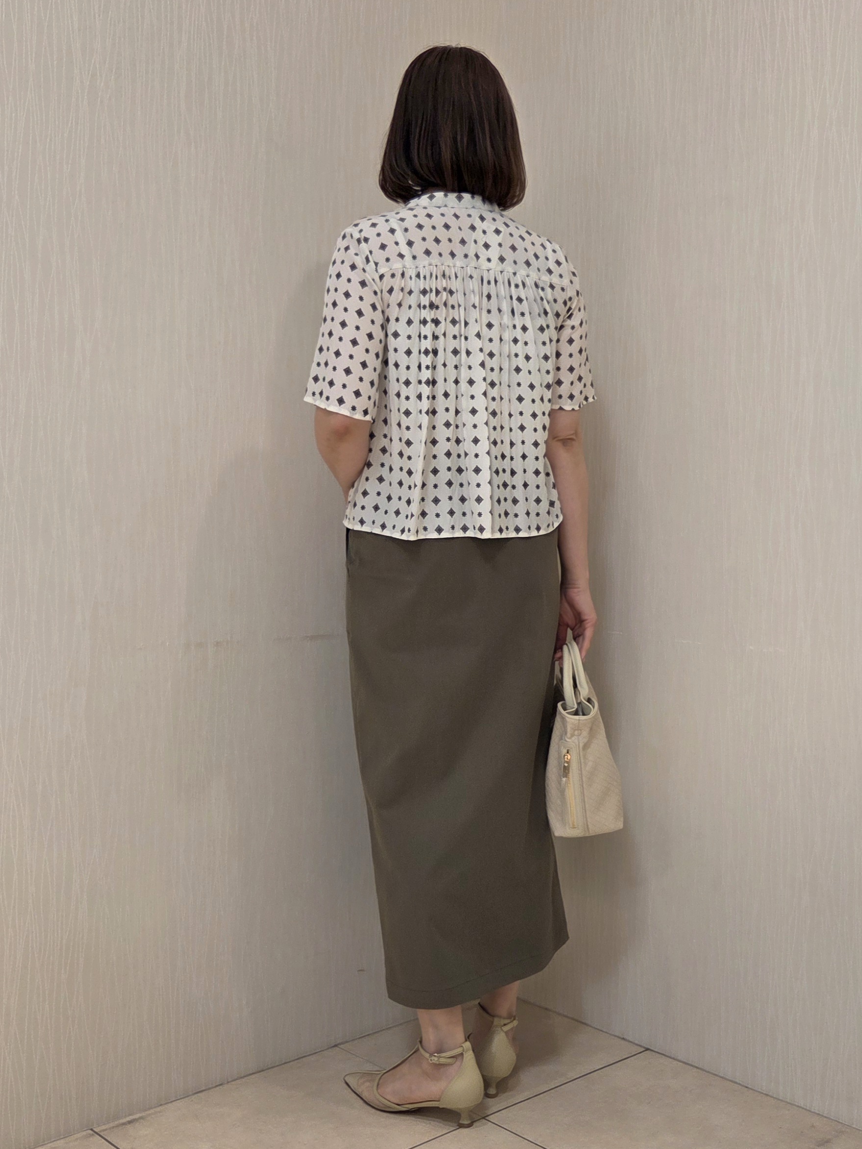 naokoさんの「UNTITLED｜【接触冷感/UVカット/吸水速乾/遮熱】ツイルボタンディティールスカート」を使ったコーディネート