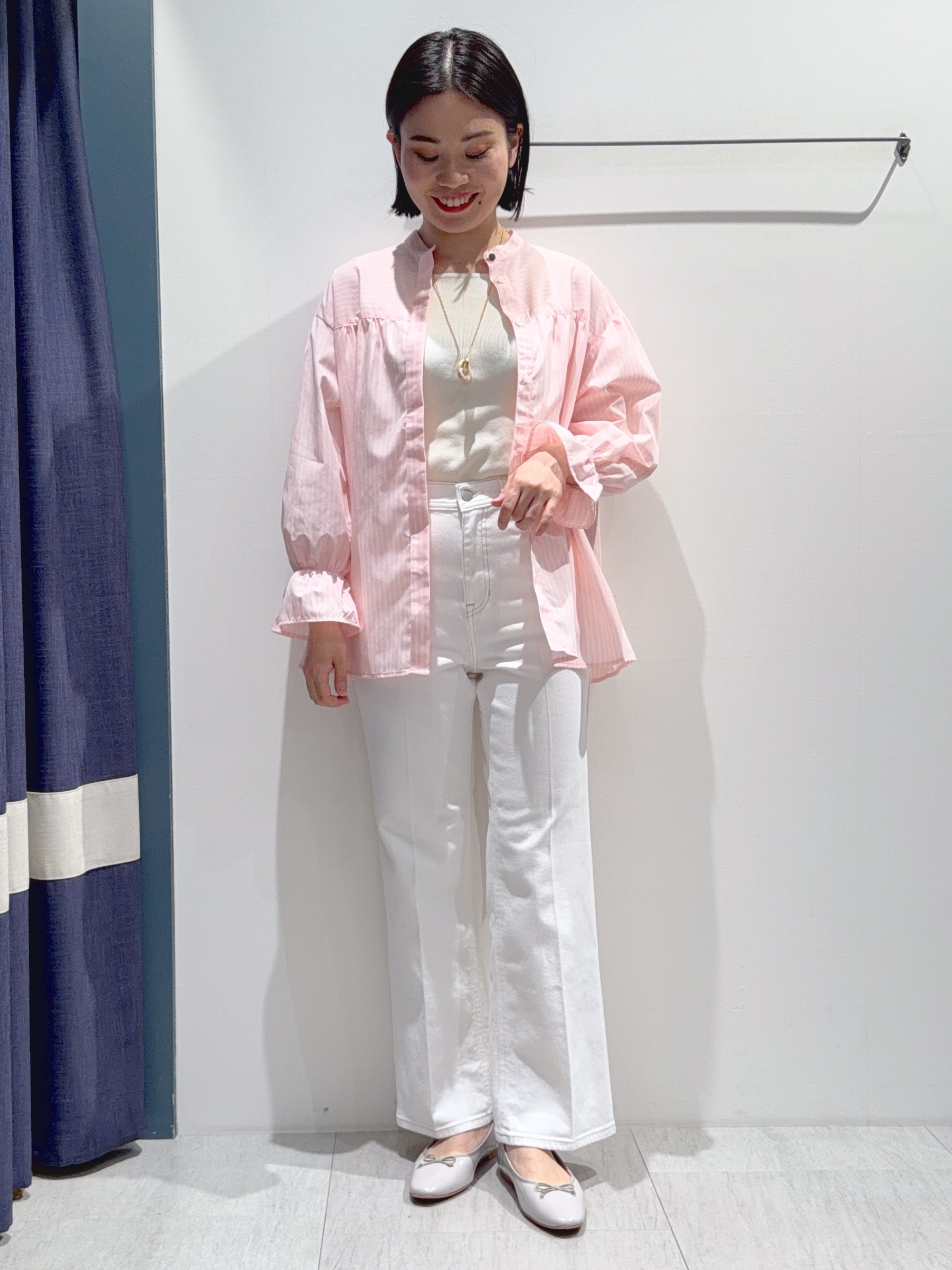 あんりさんの「grove｜【貴島明日香さん着用／イージーケア／接触冷感】麻混スタンドギャザーシャツ」を使ったコーディネート