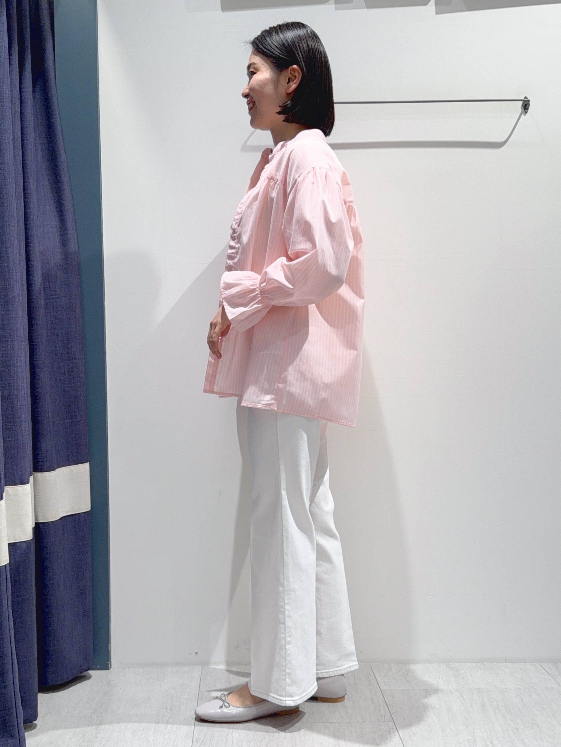 あんりさんの「grove｜【貴島明日香さん着用／イージーケア／接触冷感】麻混スタンドギャザーシャツ」を使ったコーディネート