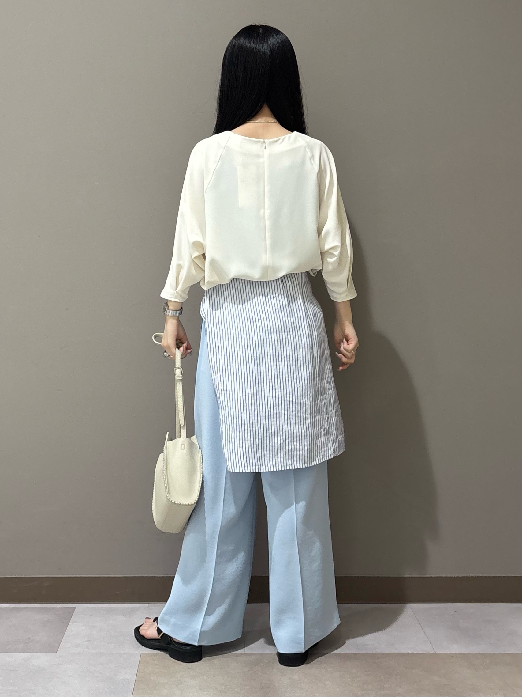 KEIKOさんの「INDIVI｜【さらに軽く軽快！／着る日傘】ドルマントップス」を使ったコーディネート