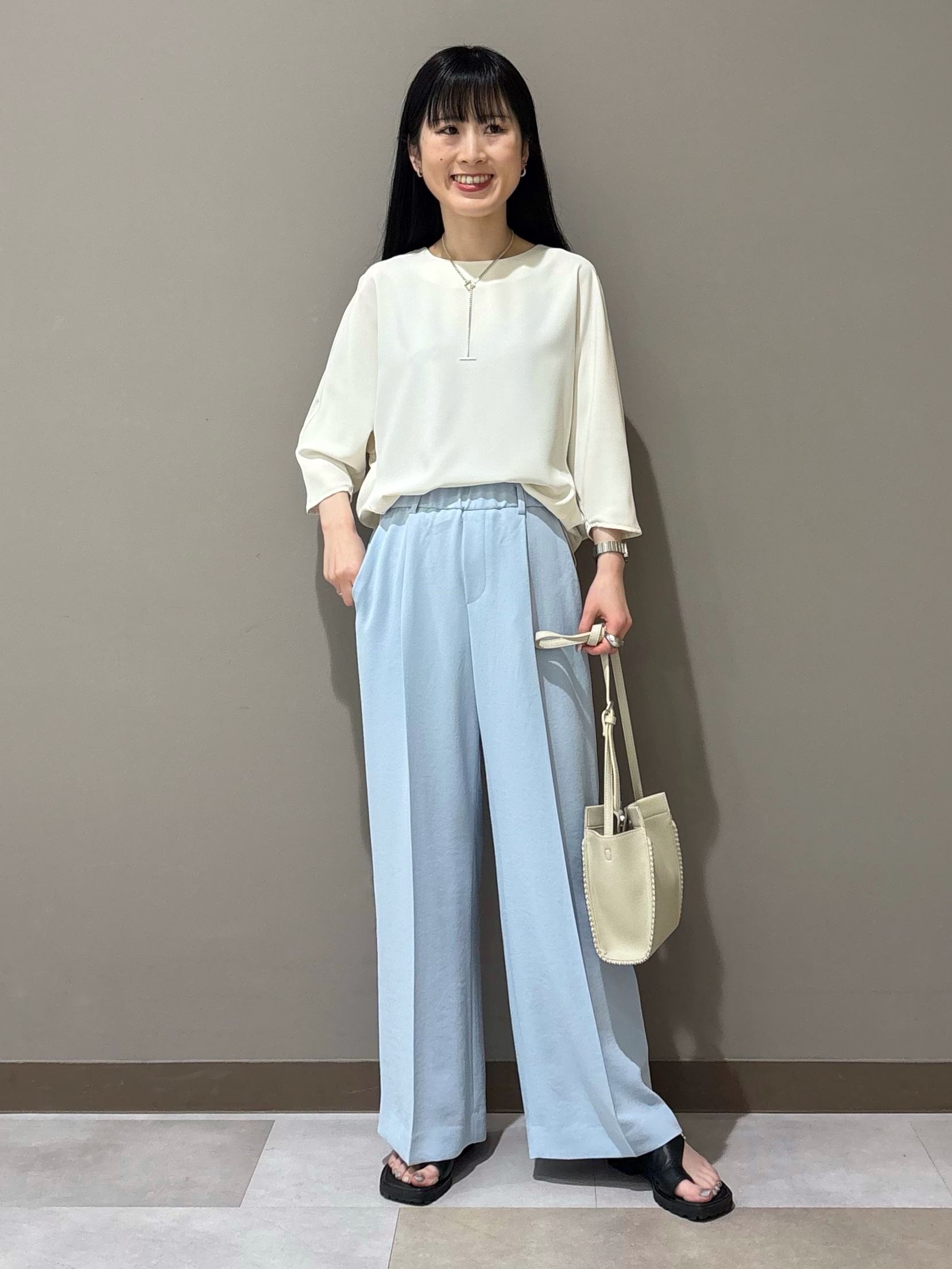 KEIKOさんの「INDIVI｜【さらに軽く軽快！／着る日傘】ドルマントップス」を使ったコーディネート