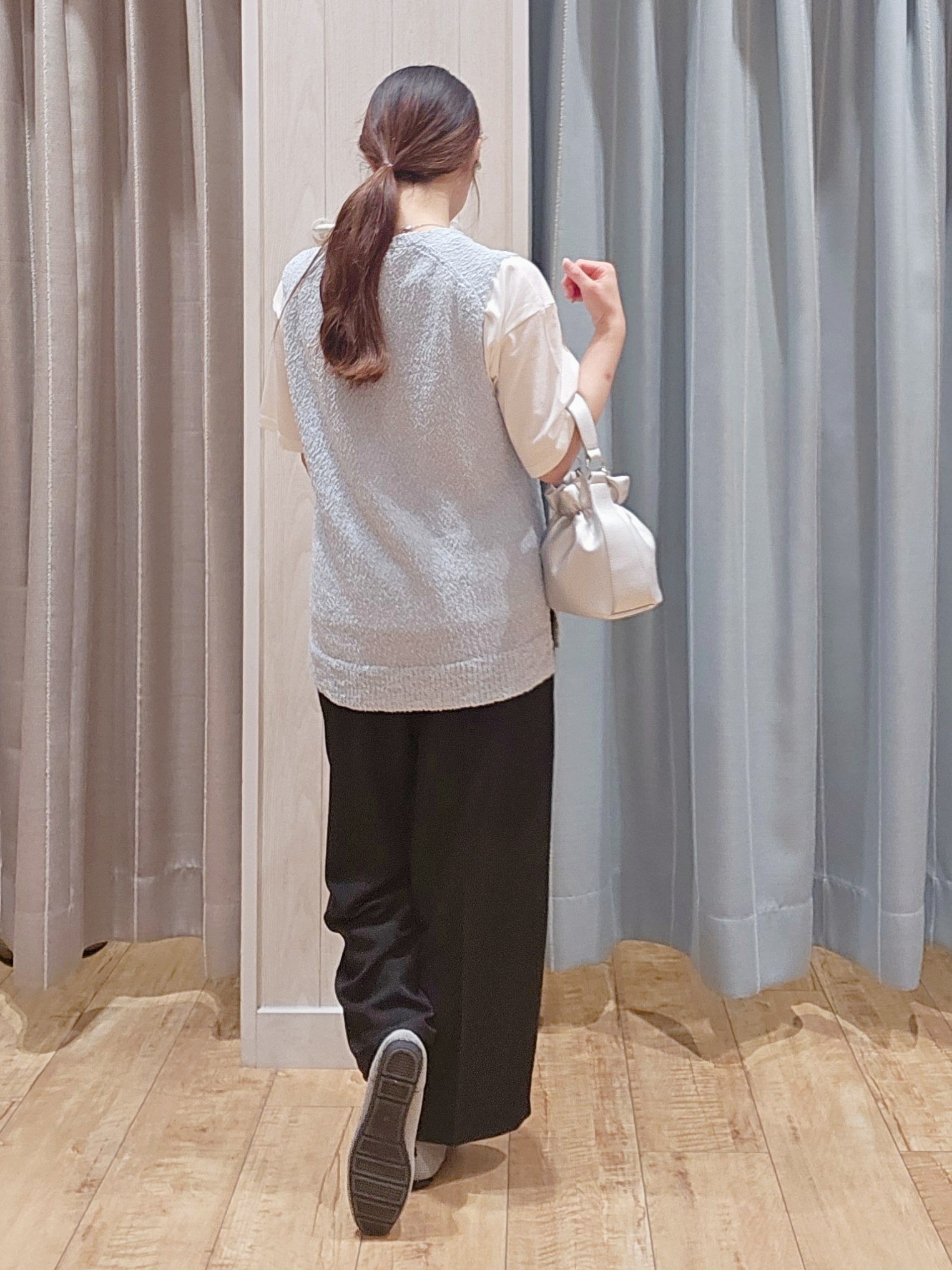 miyaさんの「SHOO･LA･RUE｜【2点セット/S-LL】ニットベスト＆ロゴTシャツSET」を使ったコーディネート