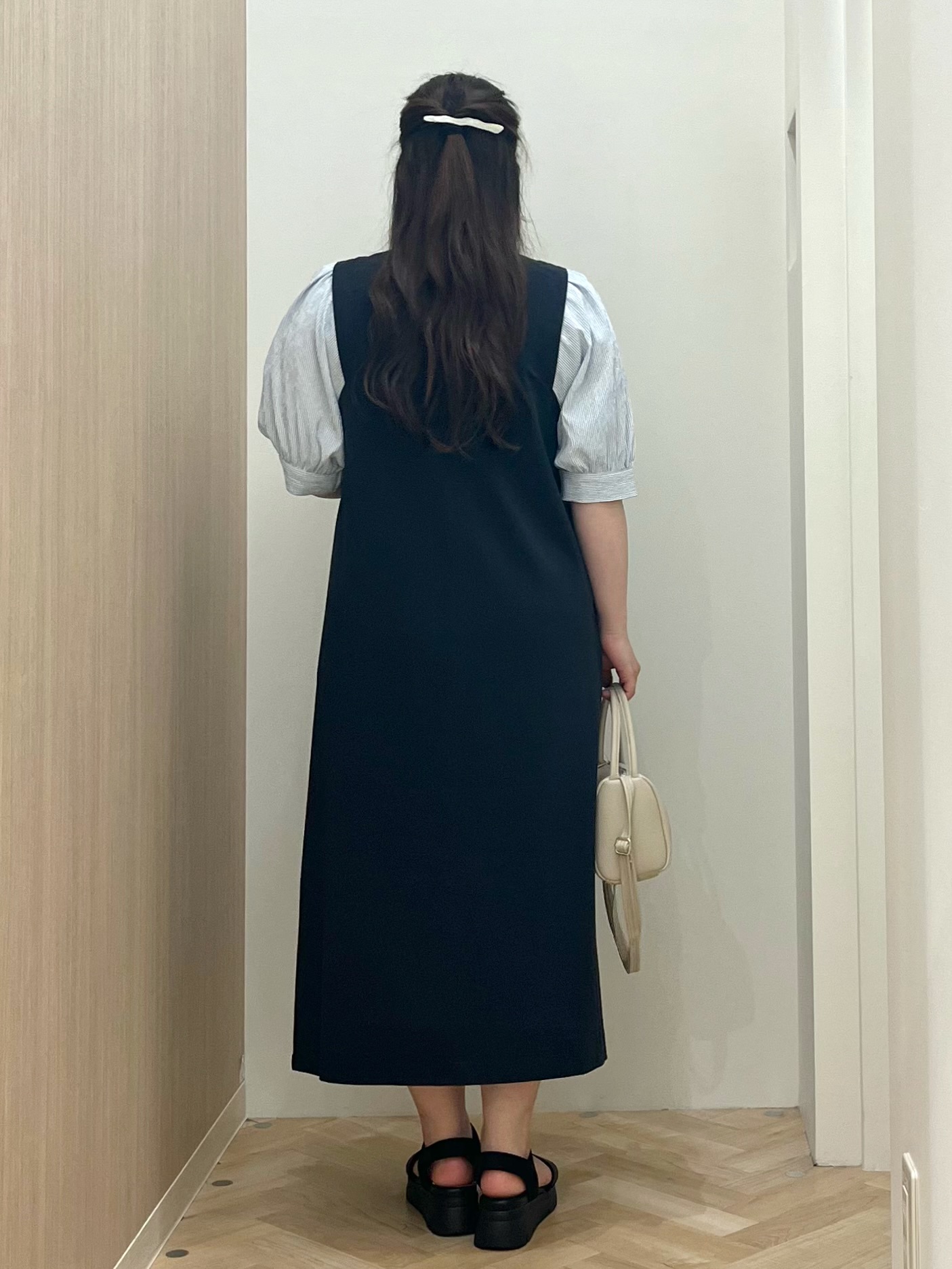 akariさんの「grove｜高評価！【体型カバー/洗える】袖布帛ポンチワンピース」を使ったコーディネート