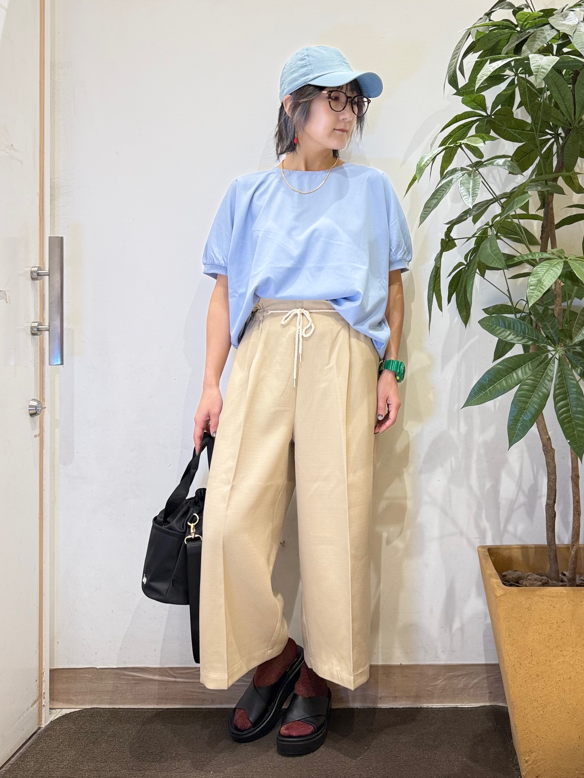 misakiさんの「SHOO･LA･RUE｜【ひんやり/洗濯後しわになりにくい】インせず着られる さらっとタッチのドルマンブラウス」を使ったコーディネート
