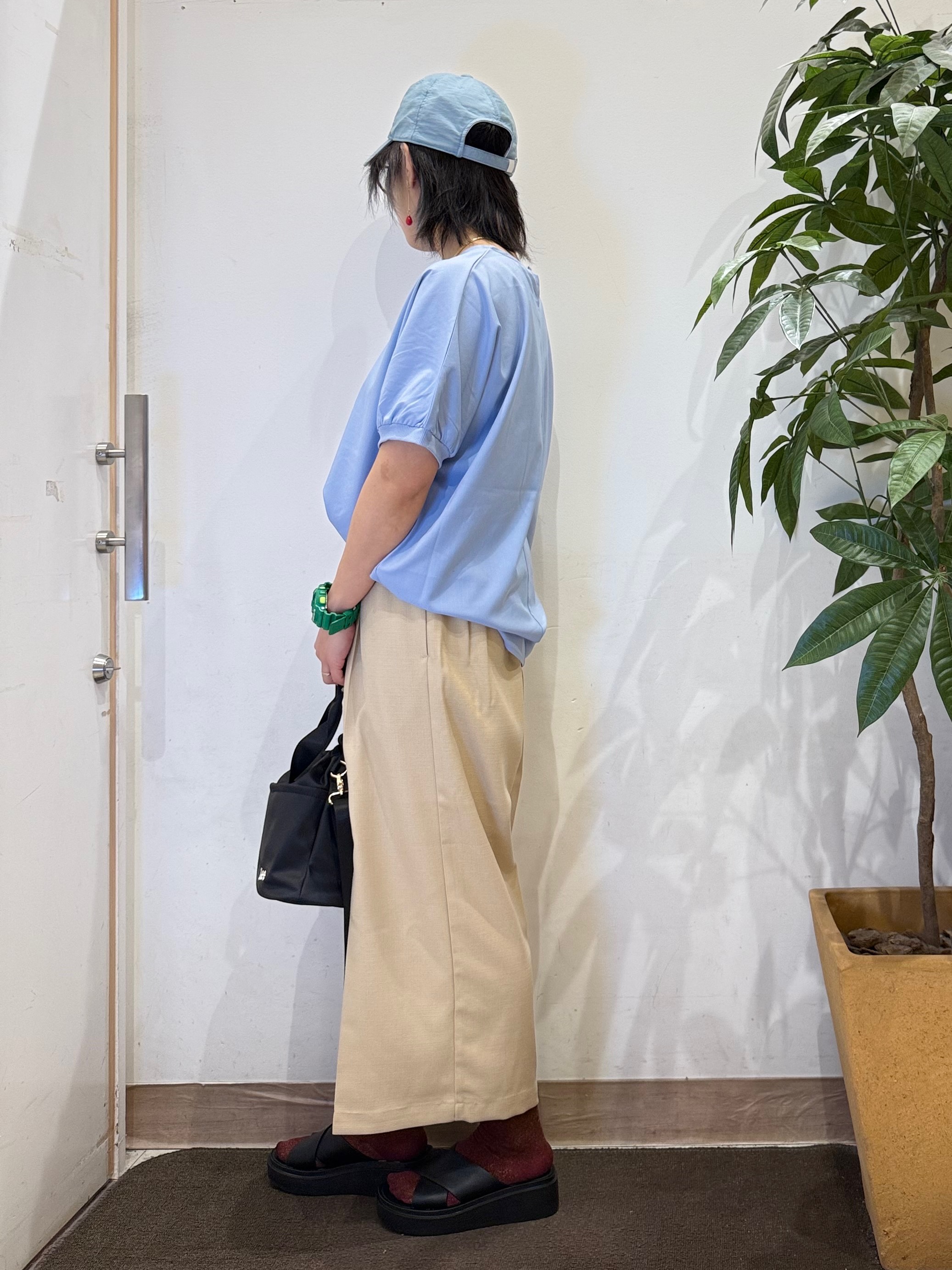 misakiさんの「SHOO･LA･RUE｜【ひんやり/洗濯後しわになりにくい】インせず着られる さらっとタッチのドルマンブラウス」を使ったコーディネート