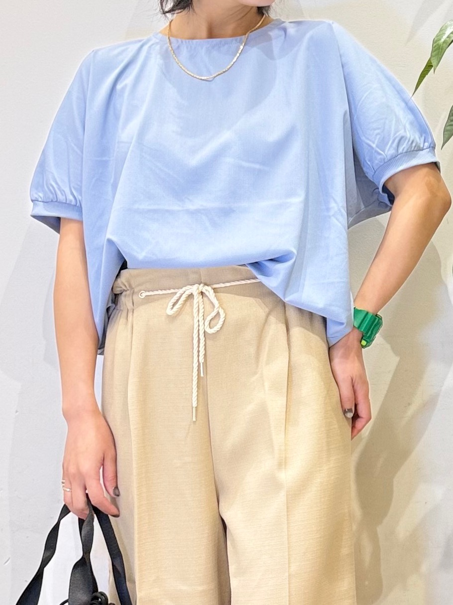 misakiさんの「SHOO･LA･RUE｜【ひんやり/洗濯後しわになりにくい】インせず着られる さらっとタッチのドルマンブラウス」を使ったコーディネート