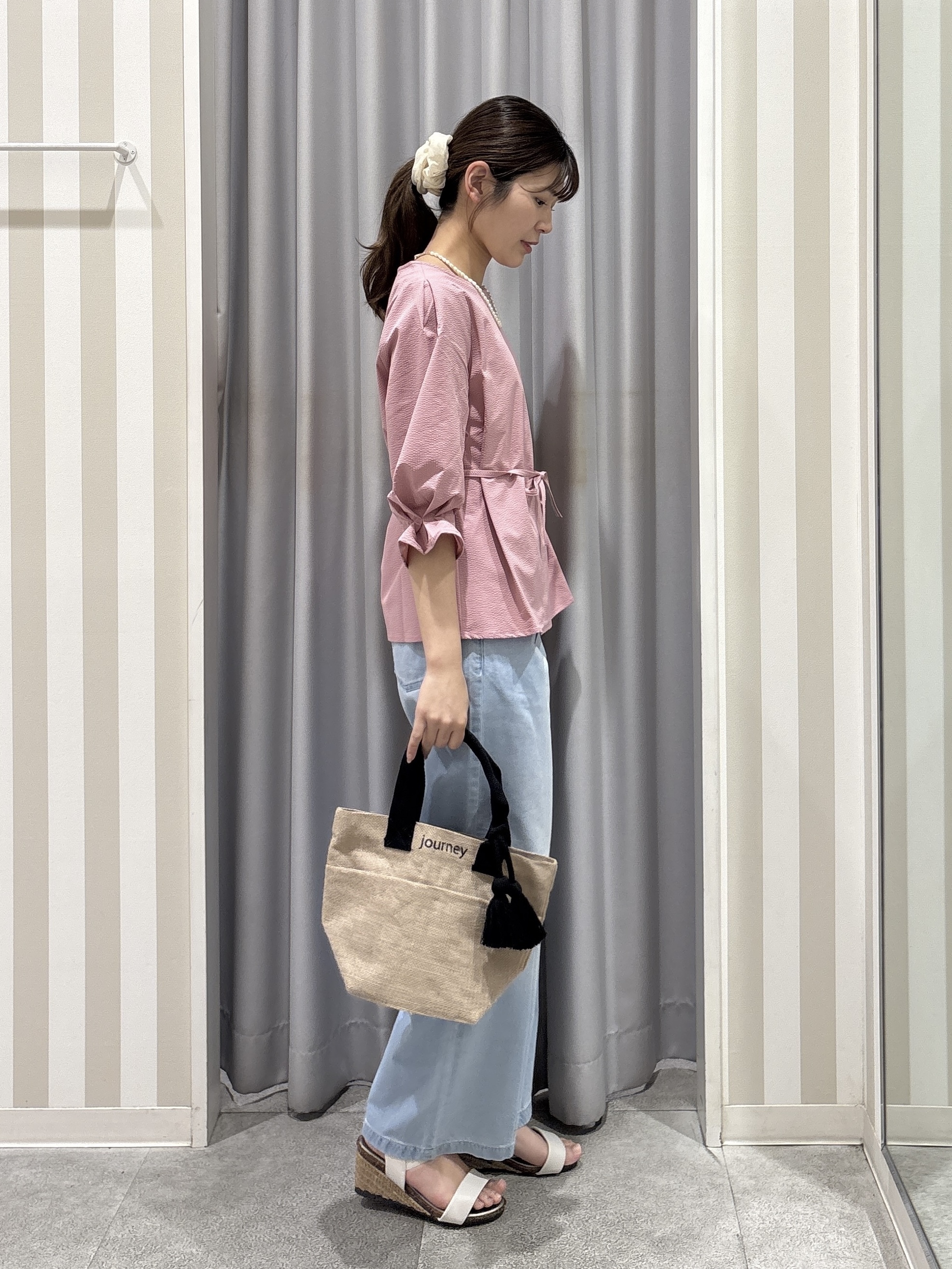 Rikaさんの「SHOO･LA･RUE｜【洗濯機可/UV/3WAY】シルエットが変えられる ウエストリボンブラウス」を使ったコーディネート