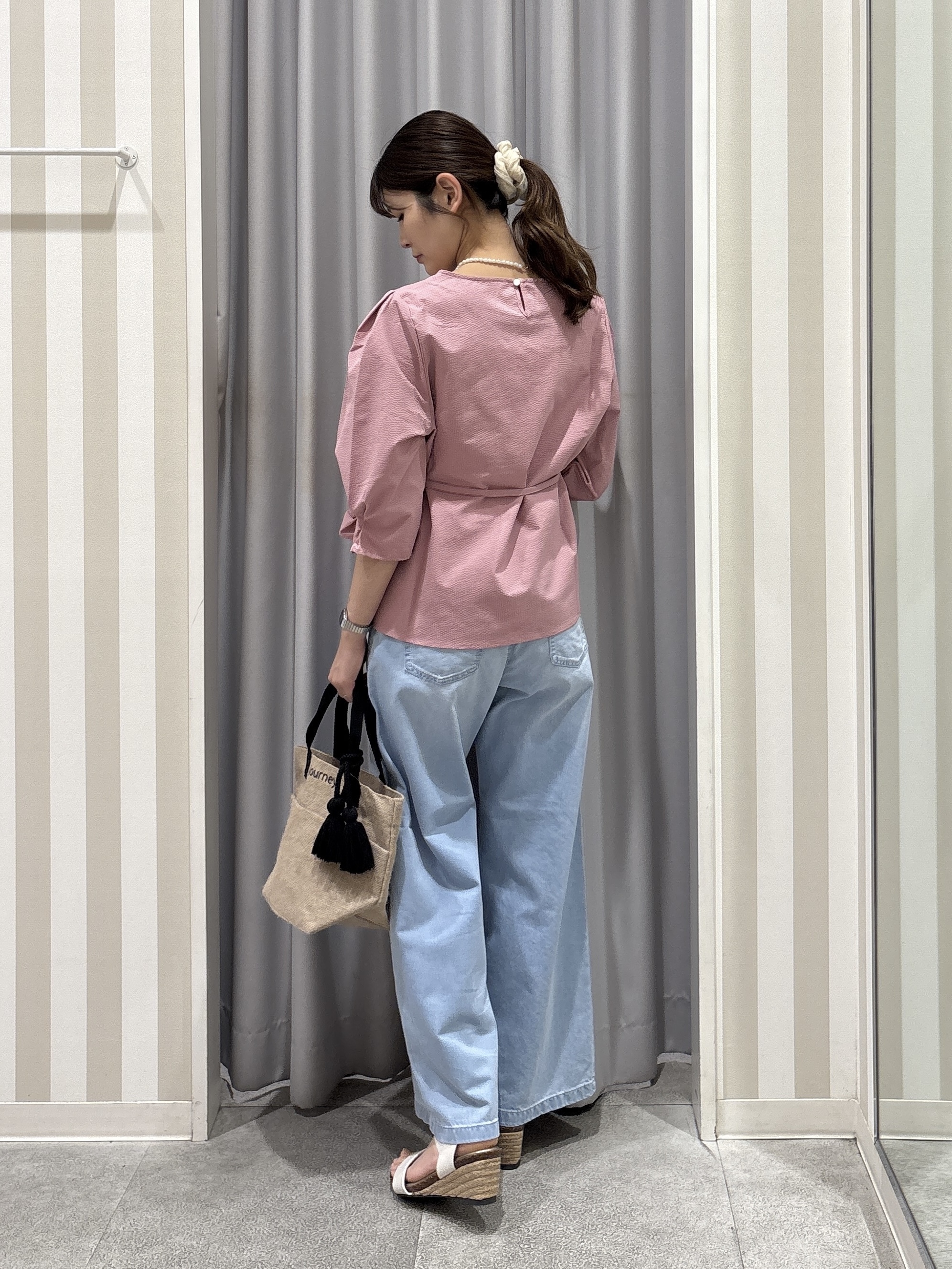 Rikaさんの「SHOO･LA･RUE｜【洗濯機可/UV/3WAY】シルエットが変えられる ウエストリボンブラウス」を使ったコーディネート