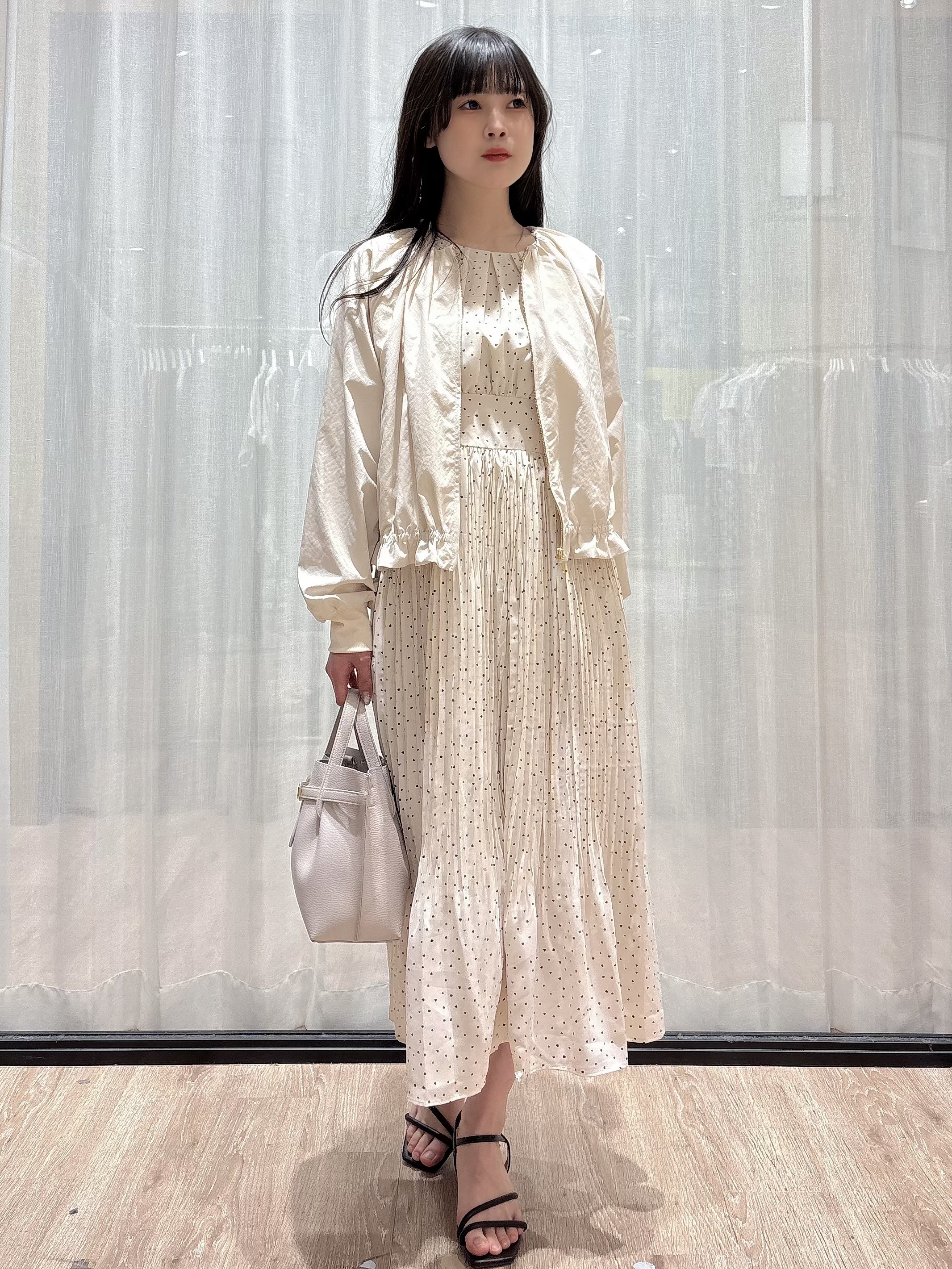 ぞうげさんの「OPAQUE.CLIP｜接触冷感ノーカラーブルゾン【洗濯機OK／防シワ】」を使ったコーディネート