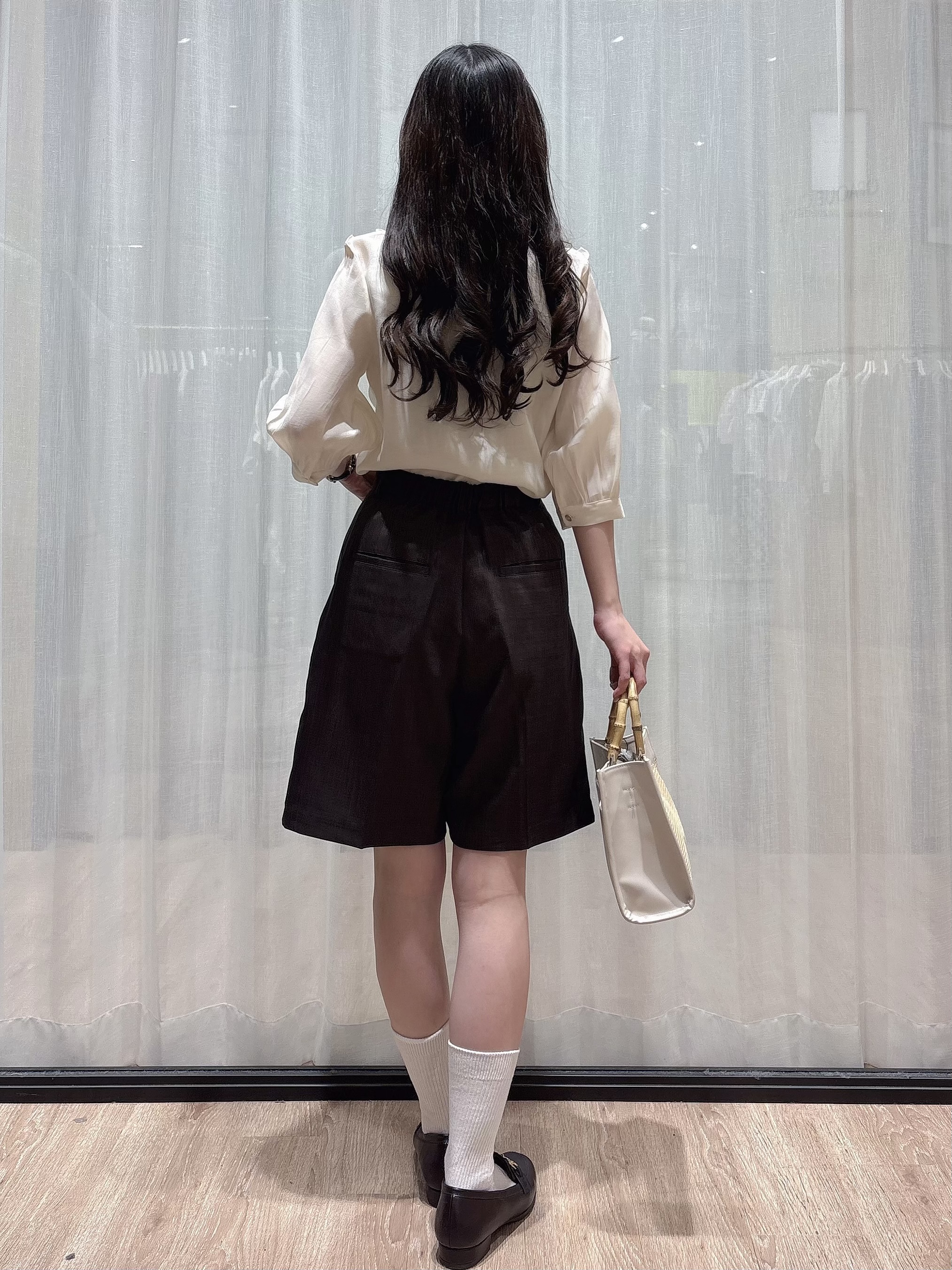 ぞうげさんの「OPAQUE.CLIP｜シアーツイルフリルスキッパーブラウス【イージーアイロン／洗濯機OK】」を使ったコーディネート