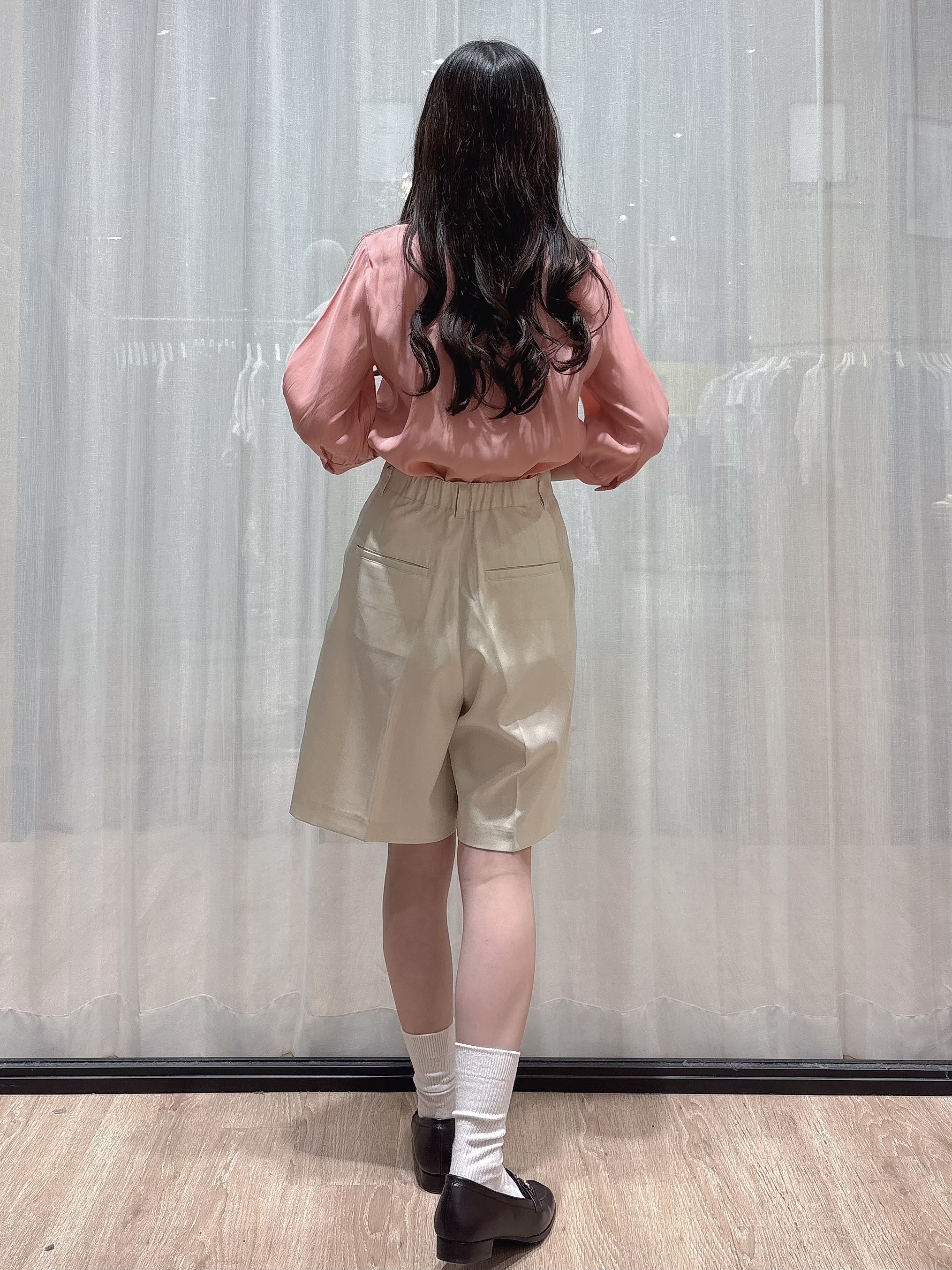 ぞうげさんの「OPAQUE.CLIP｜シアーツイルフリルスキッパーブラウス【イージーアイロン／洗濯機OK】」を使ったコーディネート