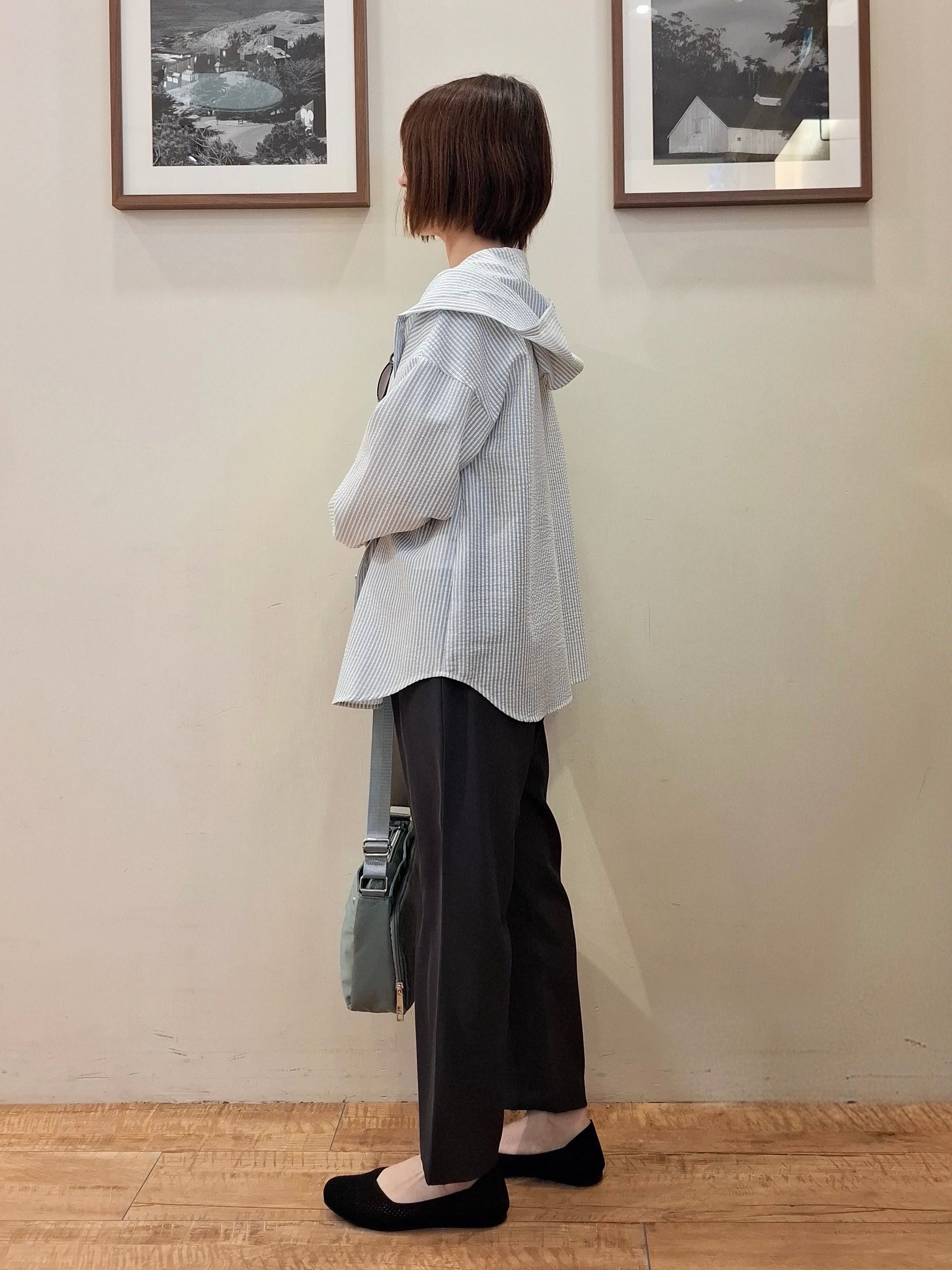 まあるさんの「SHOO･LA･RUE｜【洗濯機可/S-LL/体型カバー】大人カジュアルスタイルに フード付きストライプシャツ」を使ったコーディネート