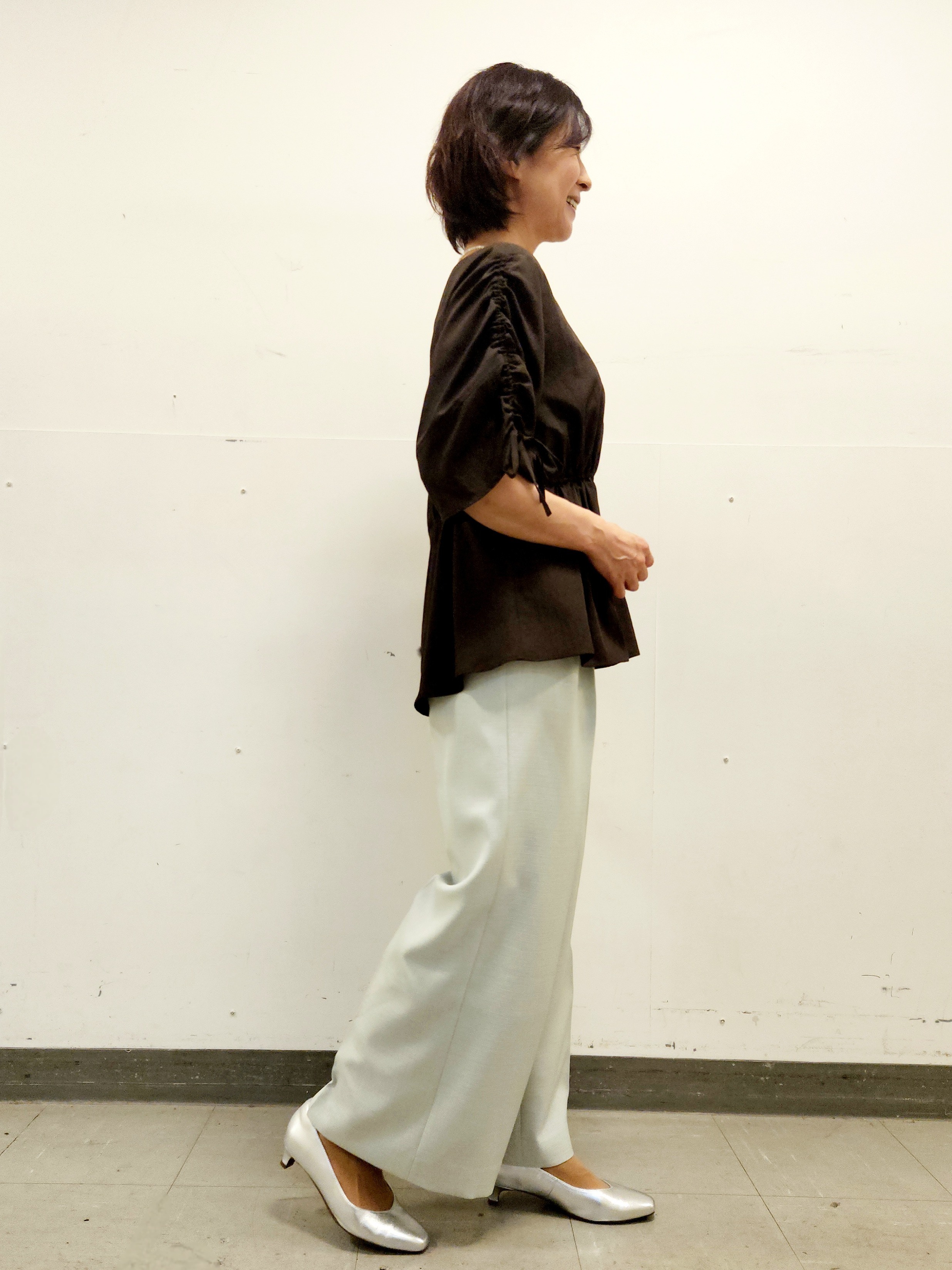 mayumayuさんの「Reflect｜【通気性あり／涼しい／マシンウォッシャブル】ウエストギャザーブラウス」を使ったコーディネート