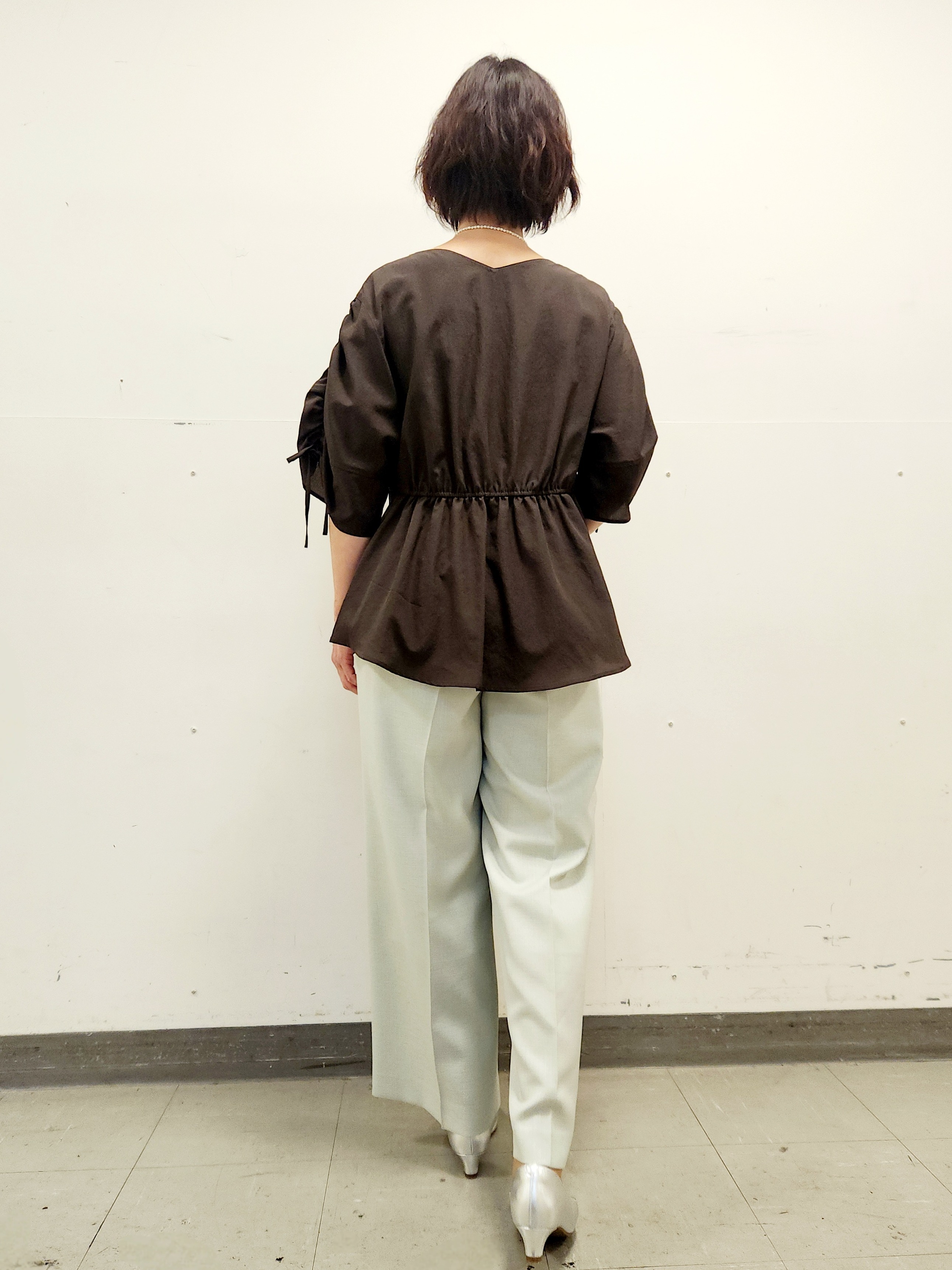 mayumayuさんの「Reflect｜【通気性あり／涼しい／マシンウォッシャブル】ウエストギャザーブラウス」を使ったコーディネート