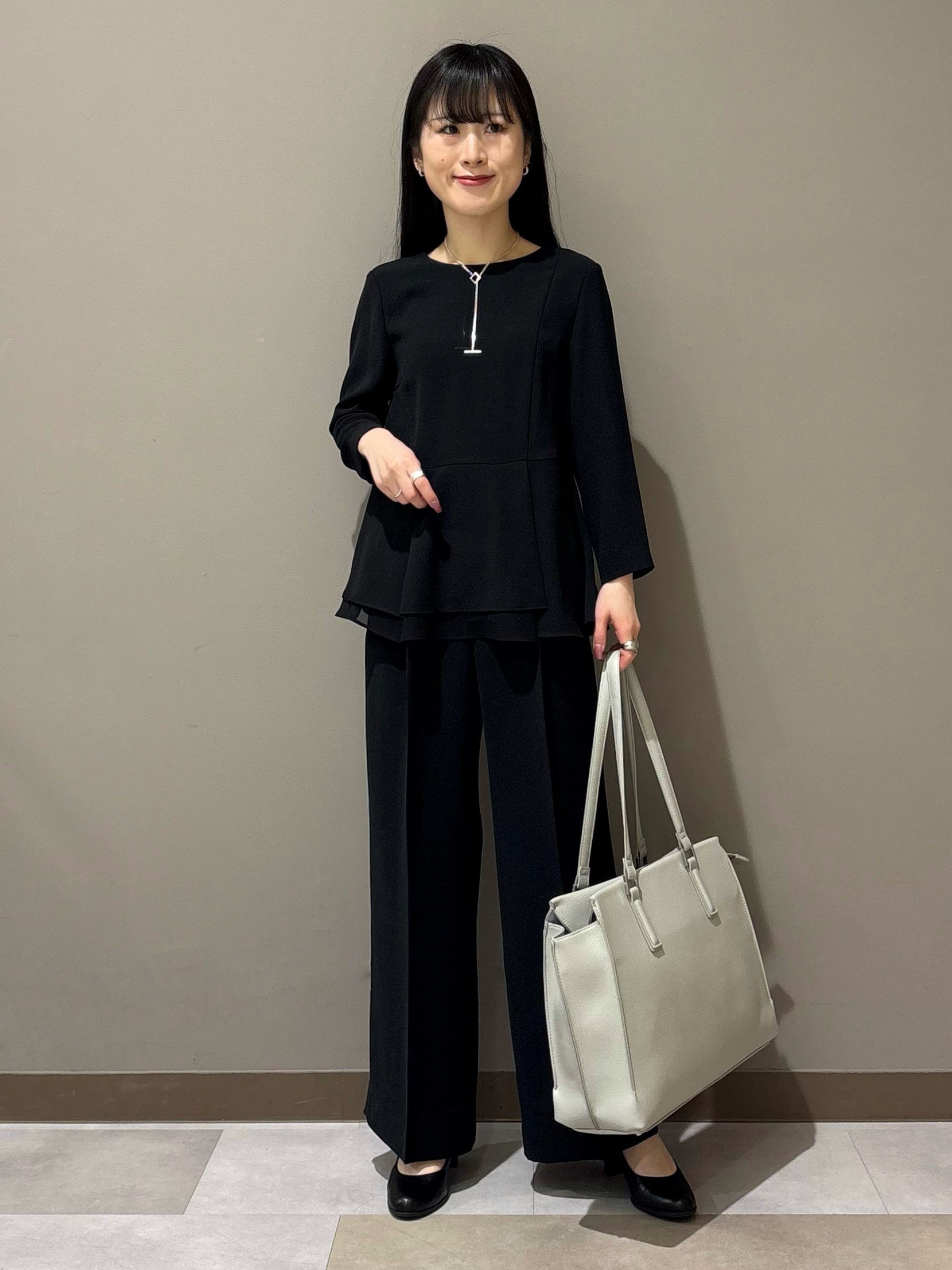 KEIKOさんの「INDIVI｜【洗える／多機能／SETUP可】着る日傘ダブルジャケット」を使ったコーディネート
